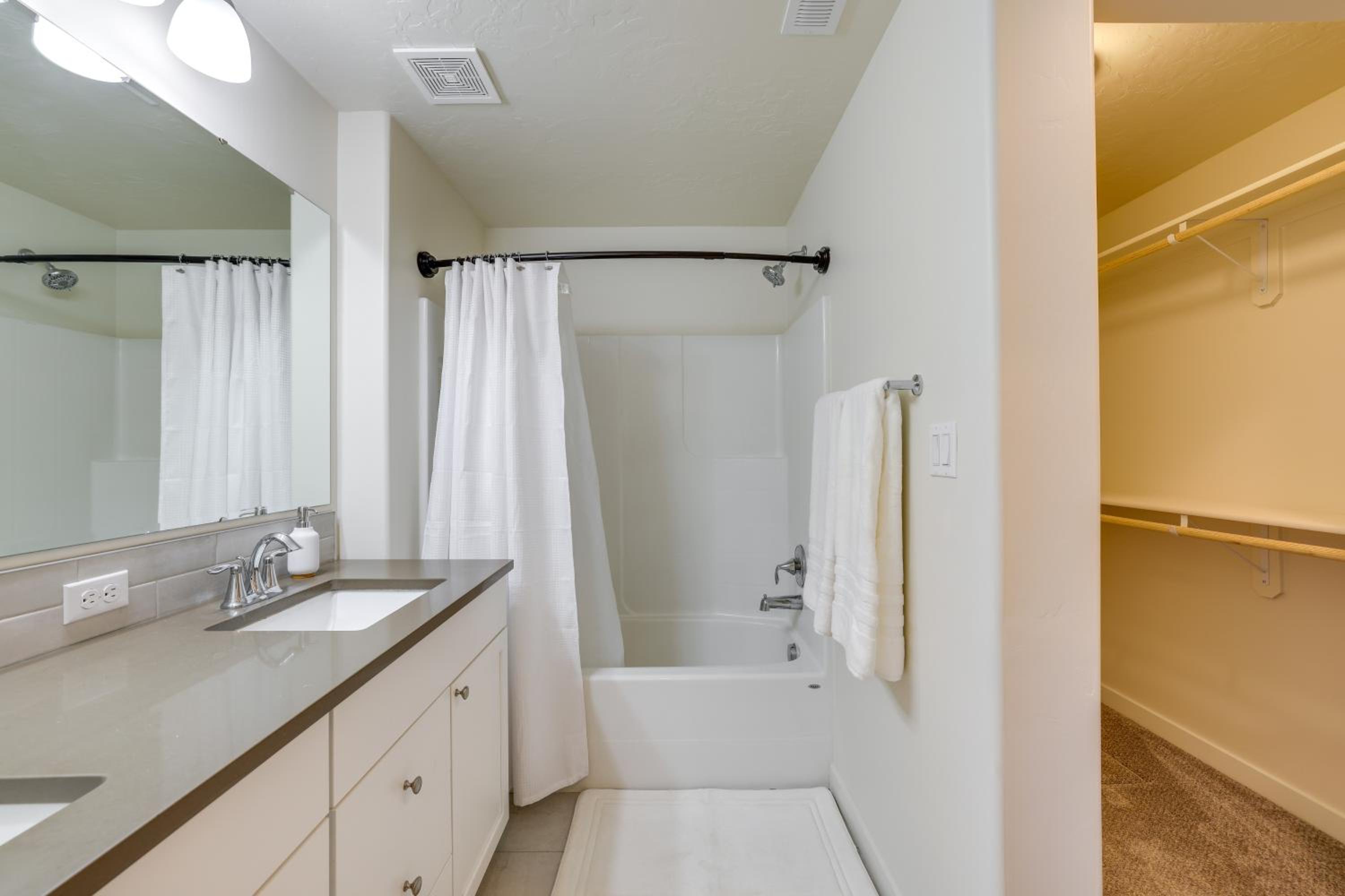 Private Suburban Hideaway 10 Mi to Dtwn Nampa!