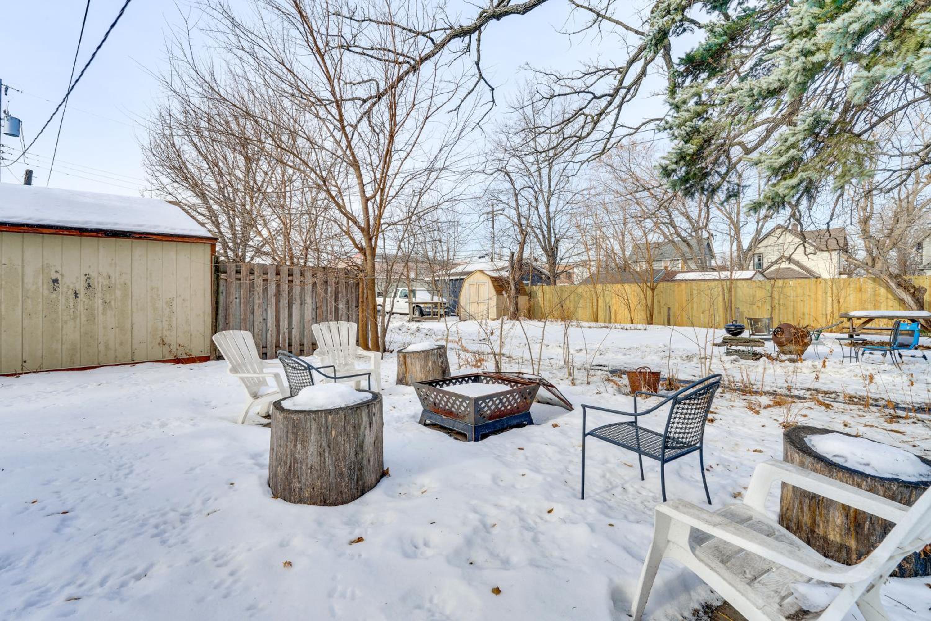 2 Mi to Nordeast Breweries Cozy Minneapolis Home