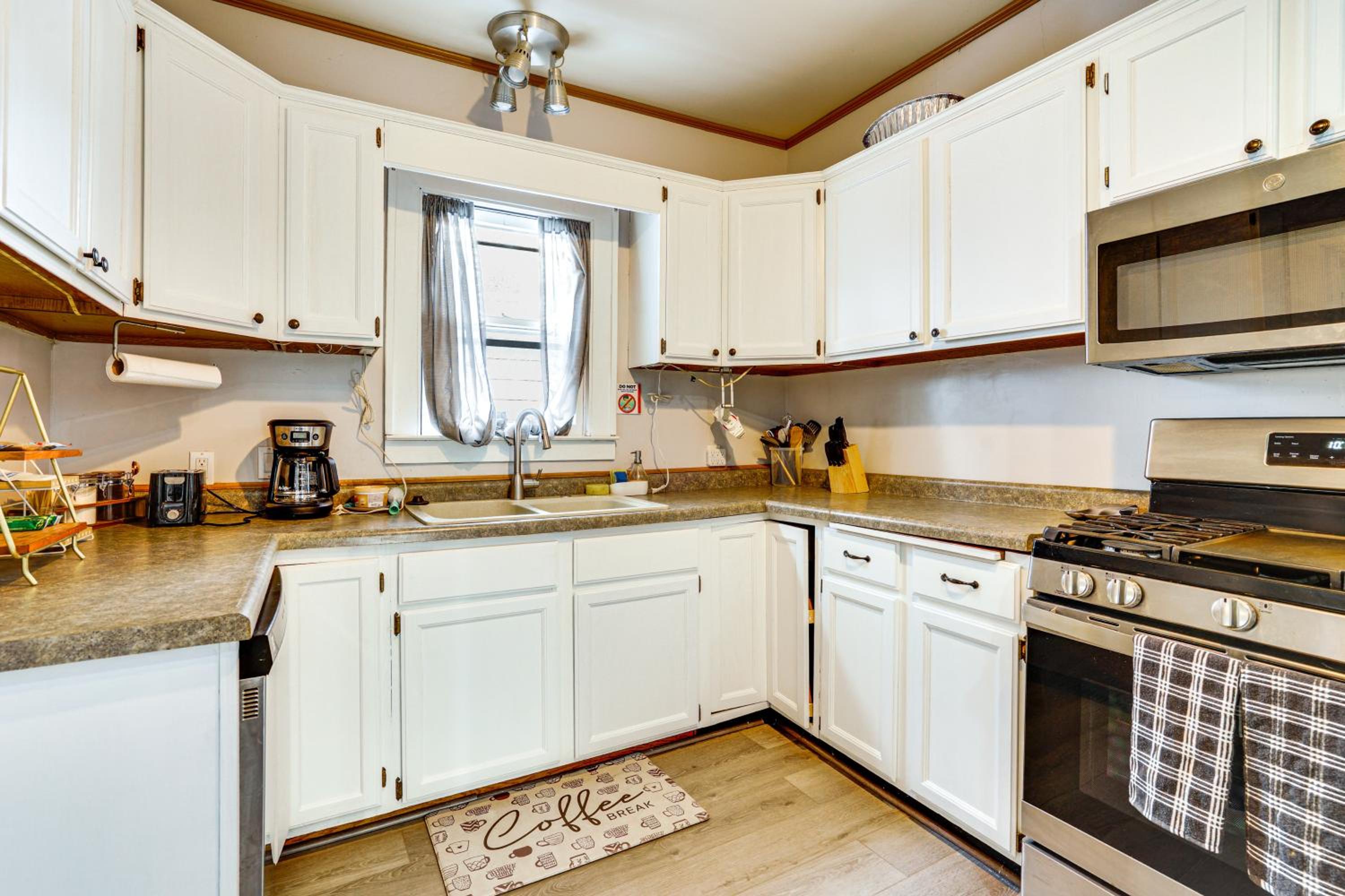 2 Mi to Nordeast Breweries Cozy Minneapolis Home