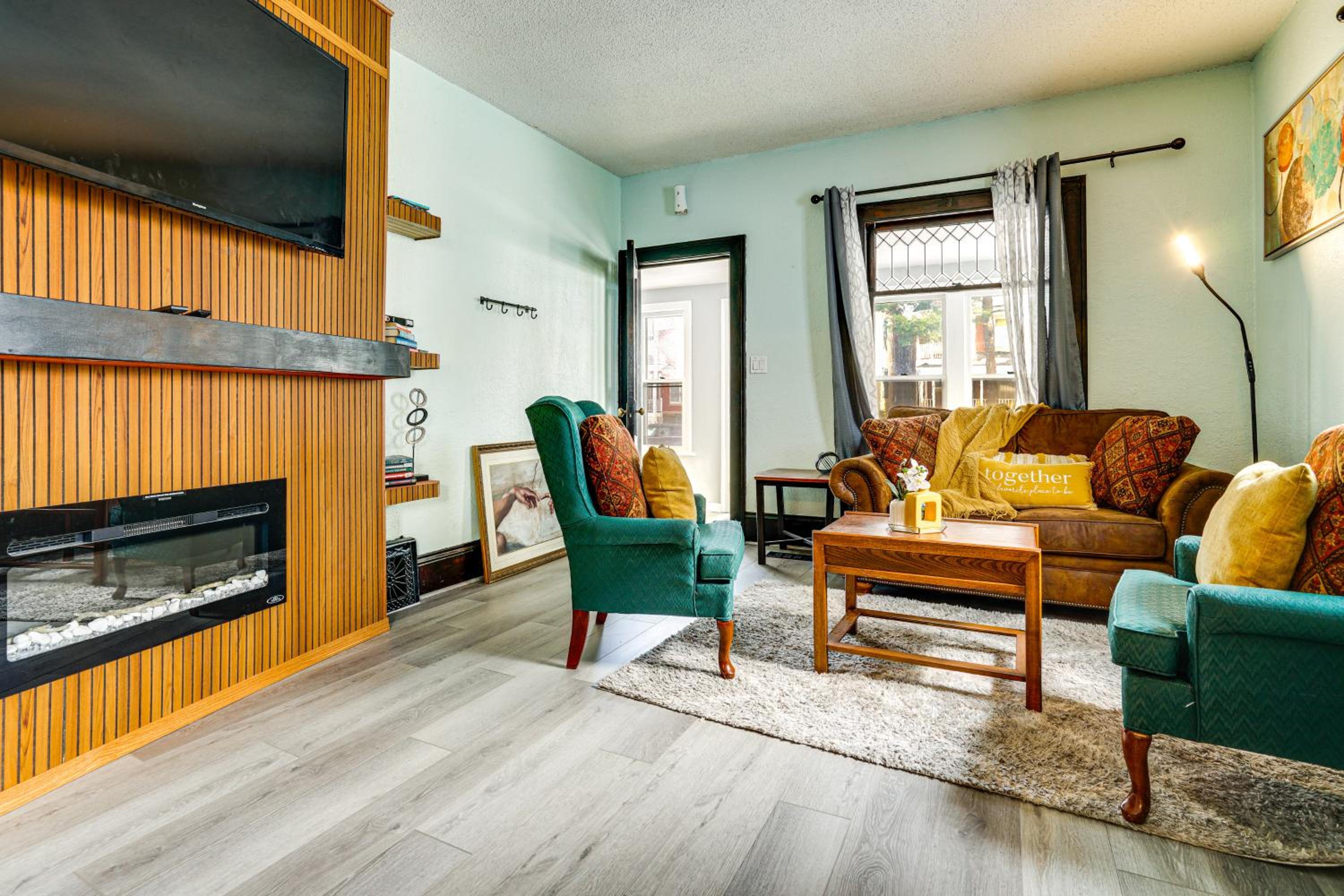 2 Mi to Nordeast Breweries Cozy Minneapolis Home