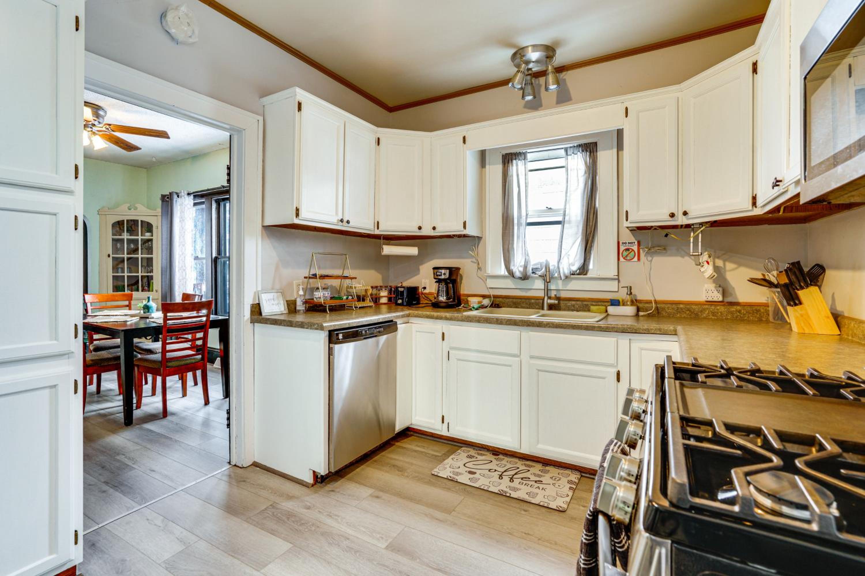 2 Mi to Nordeast Breweries Cozy Minneapolis Home