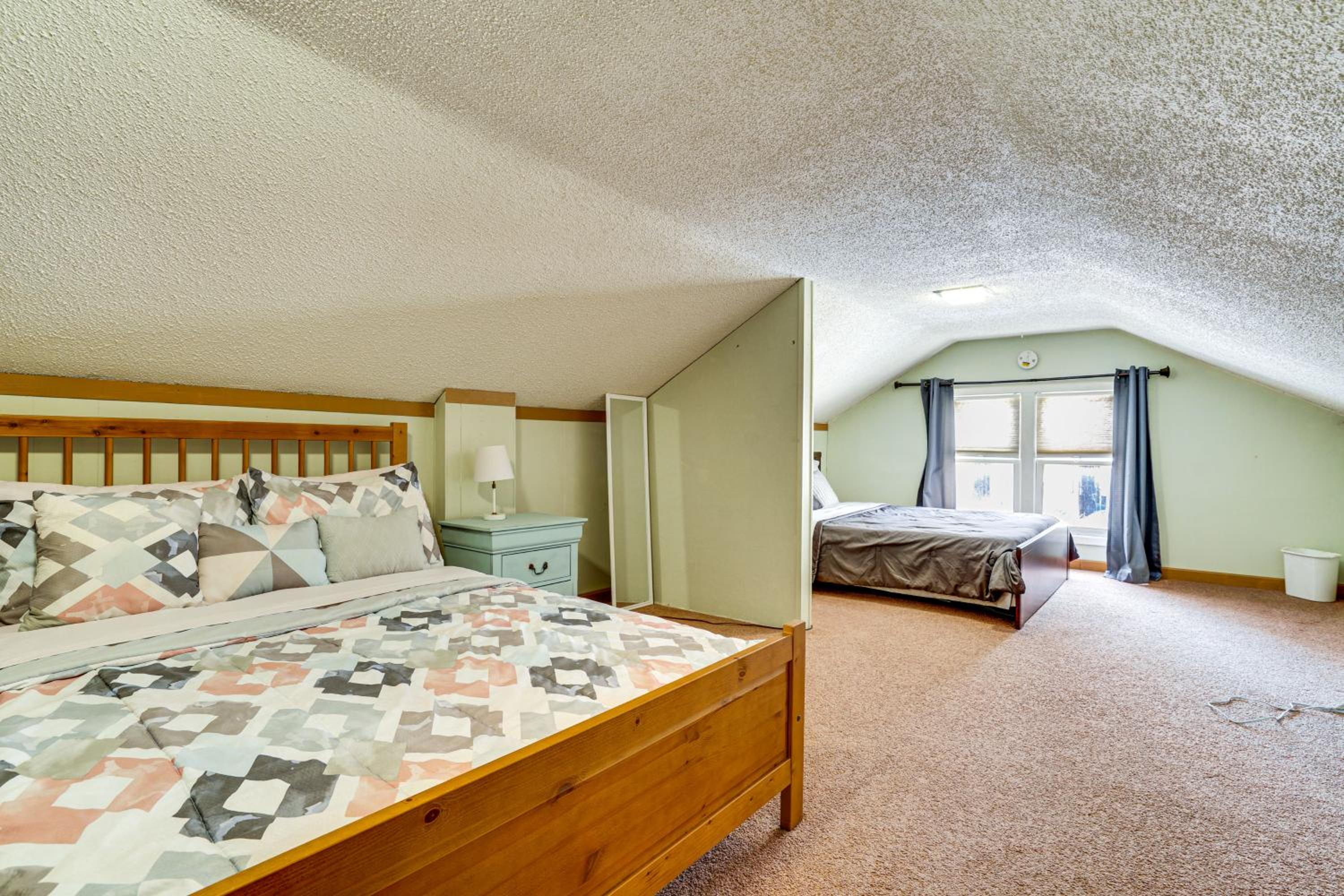 2 Mi to Nordeast Breweries Cozy Minneapolis Home