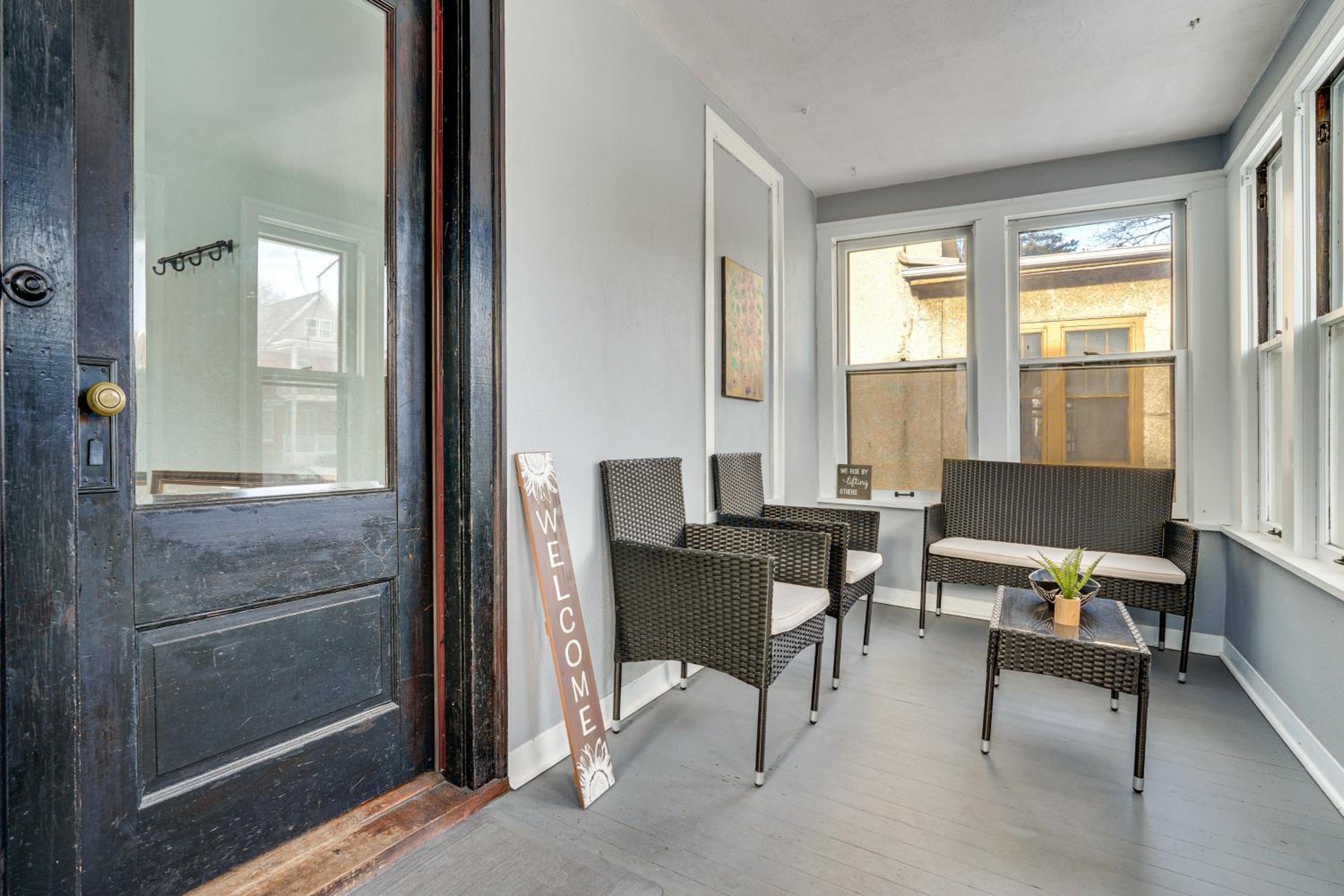 2 Mi to Nordeast Breweries Cozy Minneapolis Home