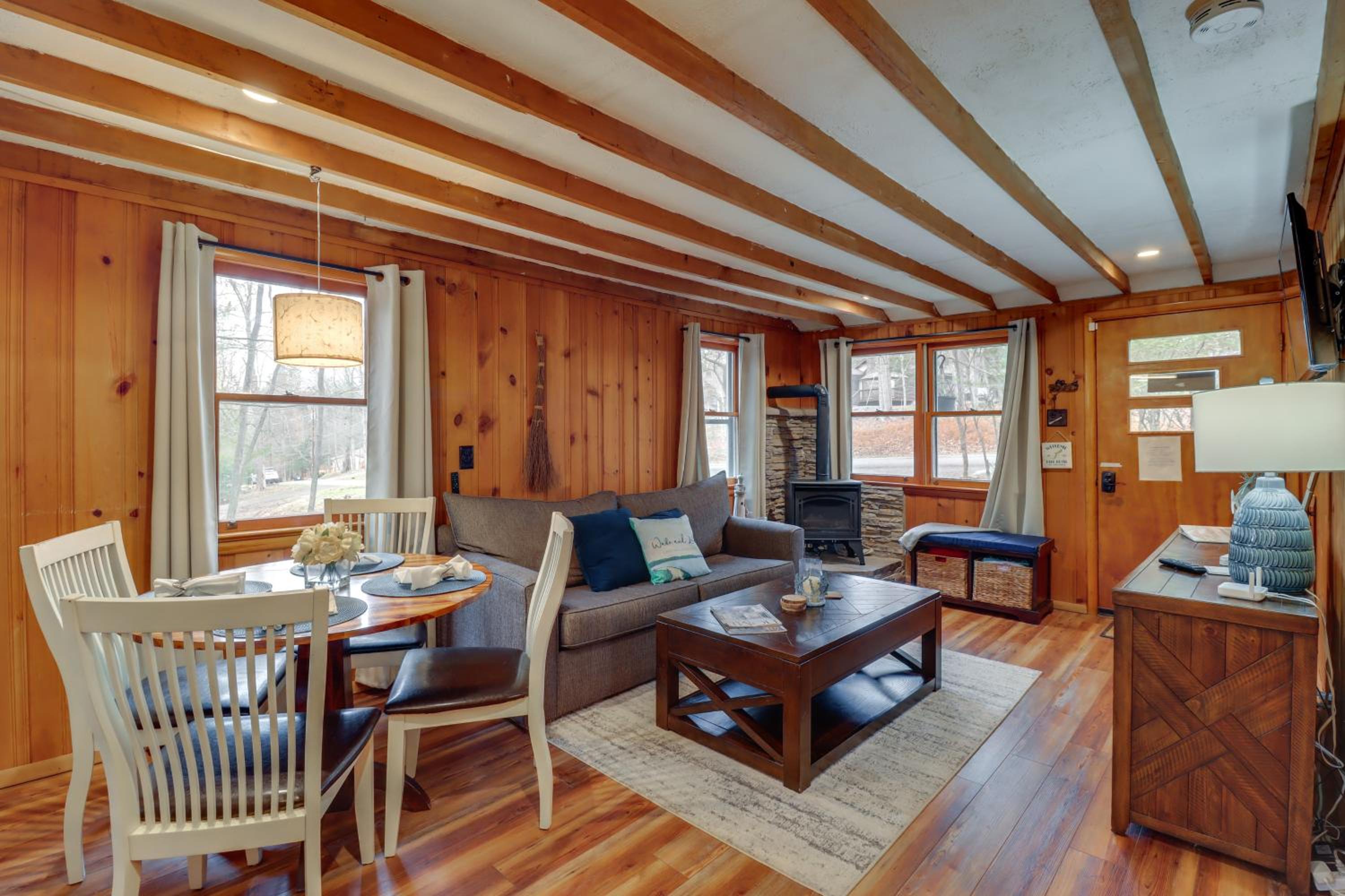 Cozy Lake Wallenpaupack Cabin with Community Perks