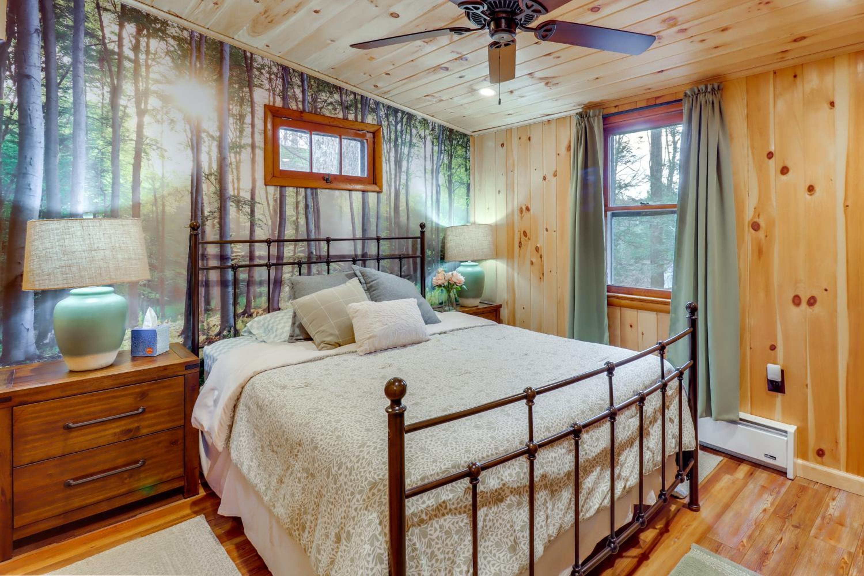 Cozy Lake Wallenpaupack Cabin with Community Perks