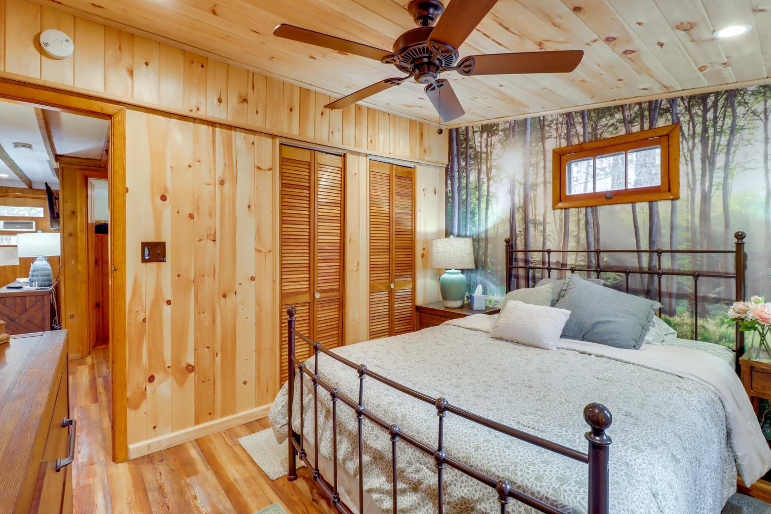 Cozy Lake Wallenpaupack Cabin with Community Perks