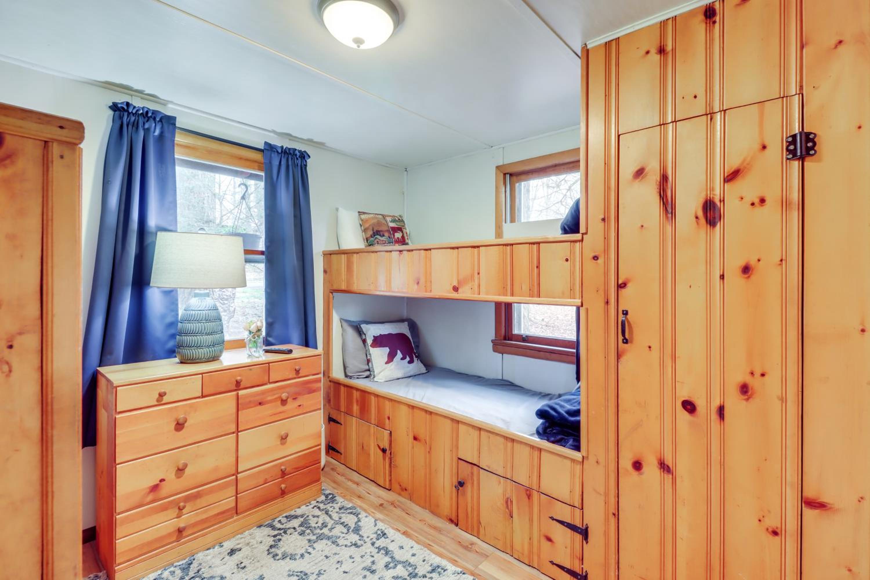 Cozy Lake Wallenpaupack Cabin with Community Perks