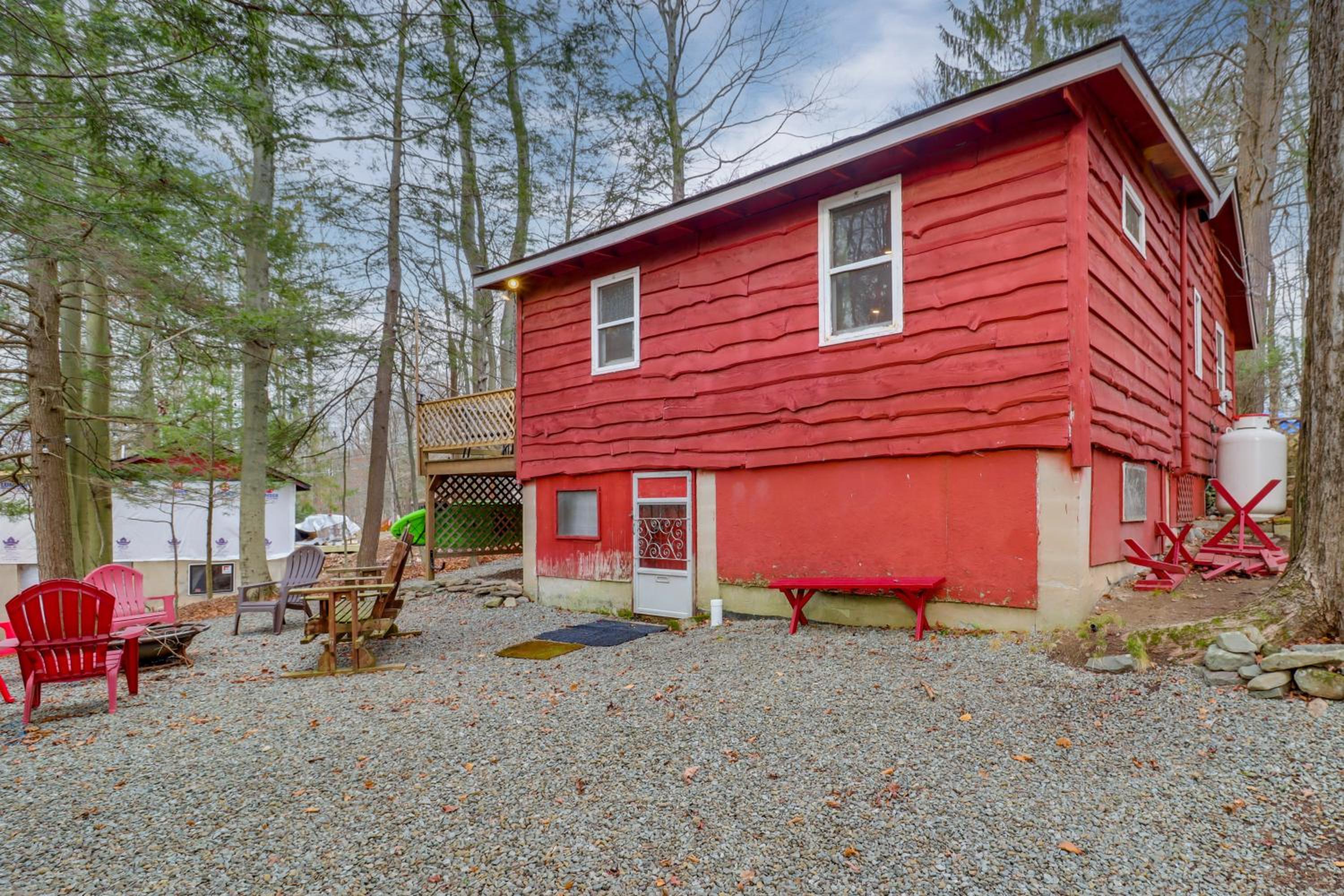 Cozy Lake Wallenpaupack Cabin with Community Perks