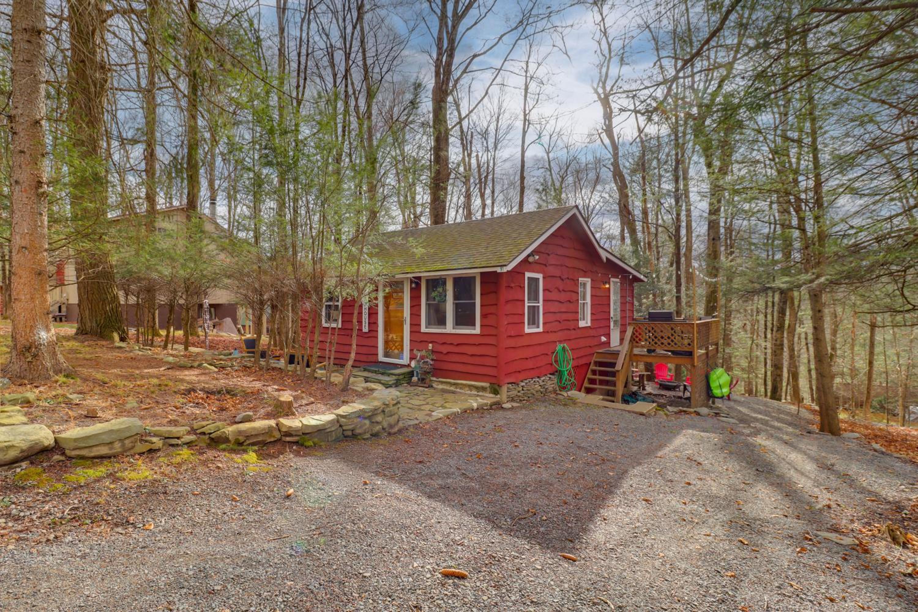Cozy Lake Wallenpaupack Cabin with Community Perks