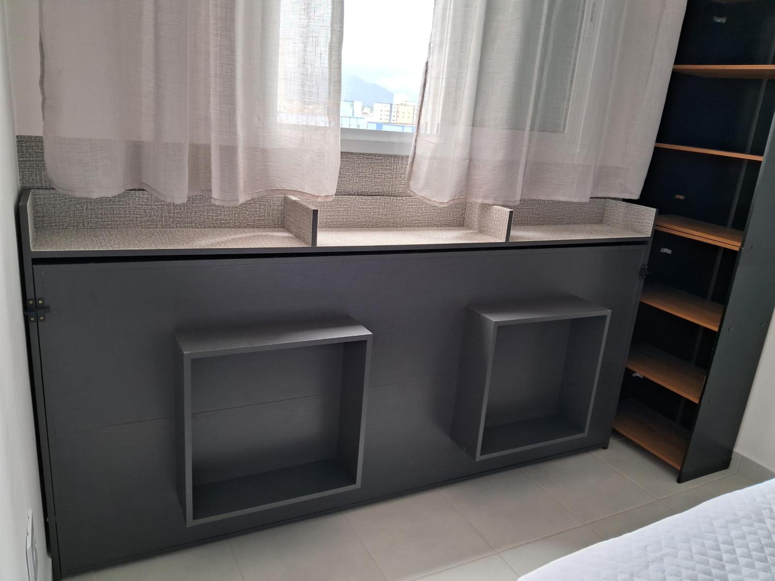 Apto com Ar e 2 Dorm na Vila Mirim perto da Praia