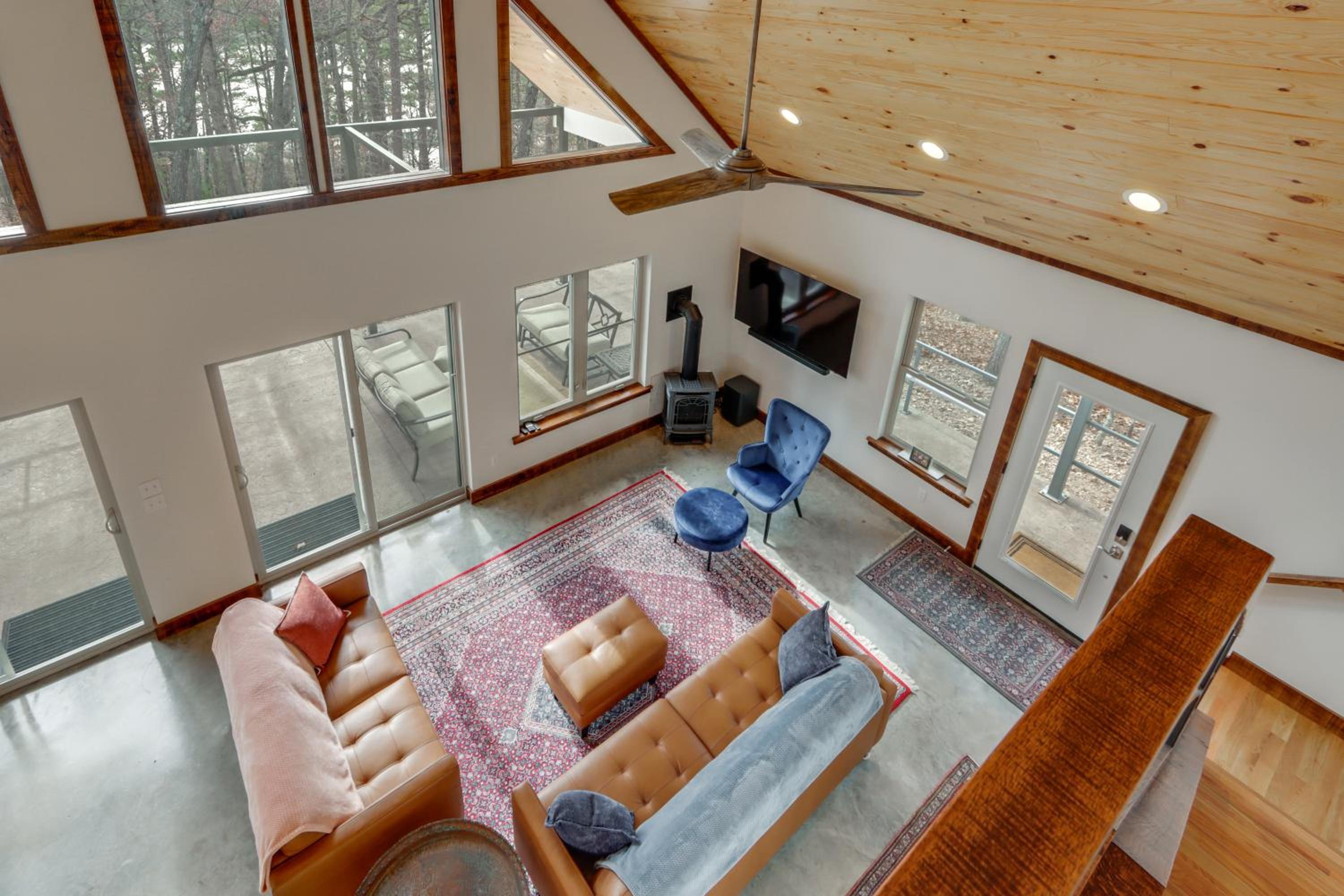 Epic Lake Views! The Ridge Eureka Springs Home