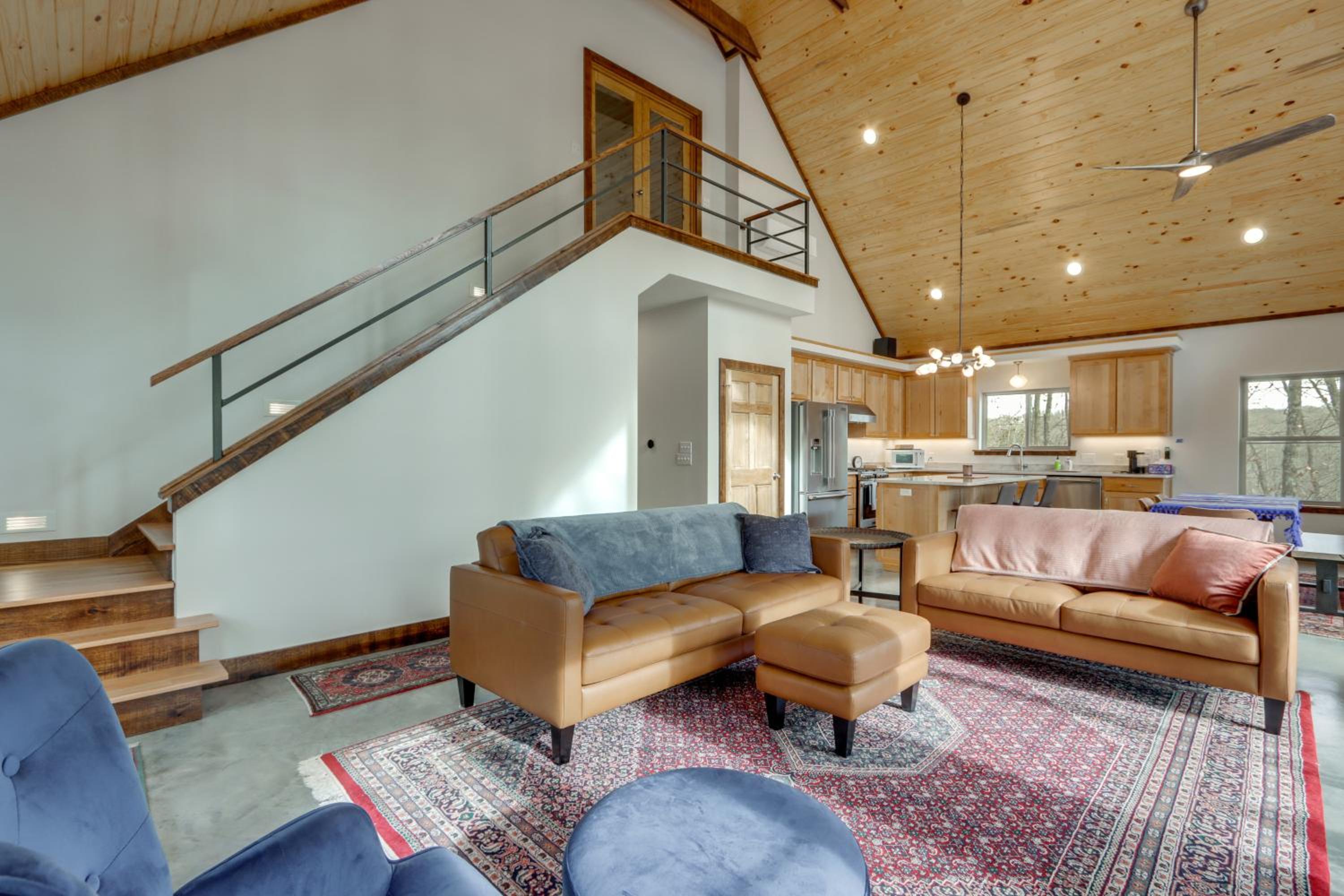 Epic Lake Views! The Ridge Eureka Springs Home