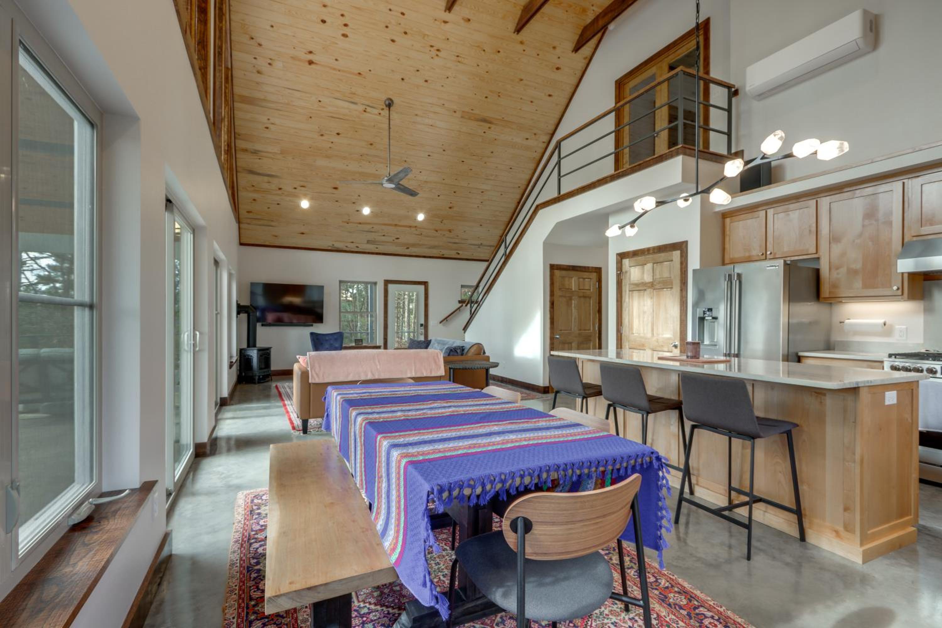 Epic Lake Views! The Ridge Eureka Springs Home