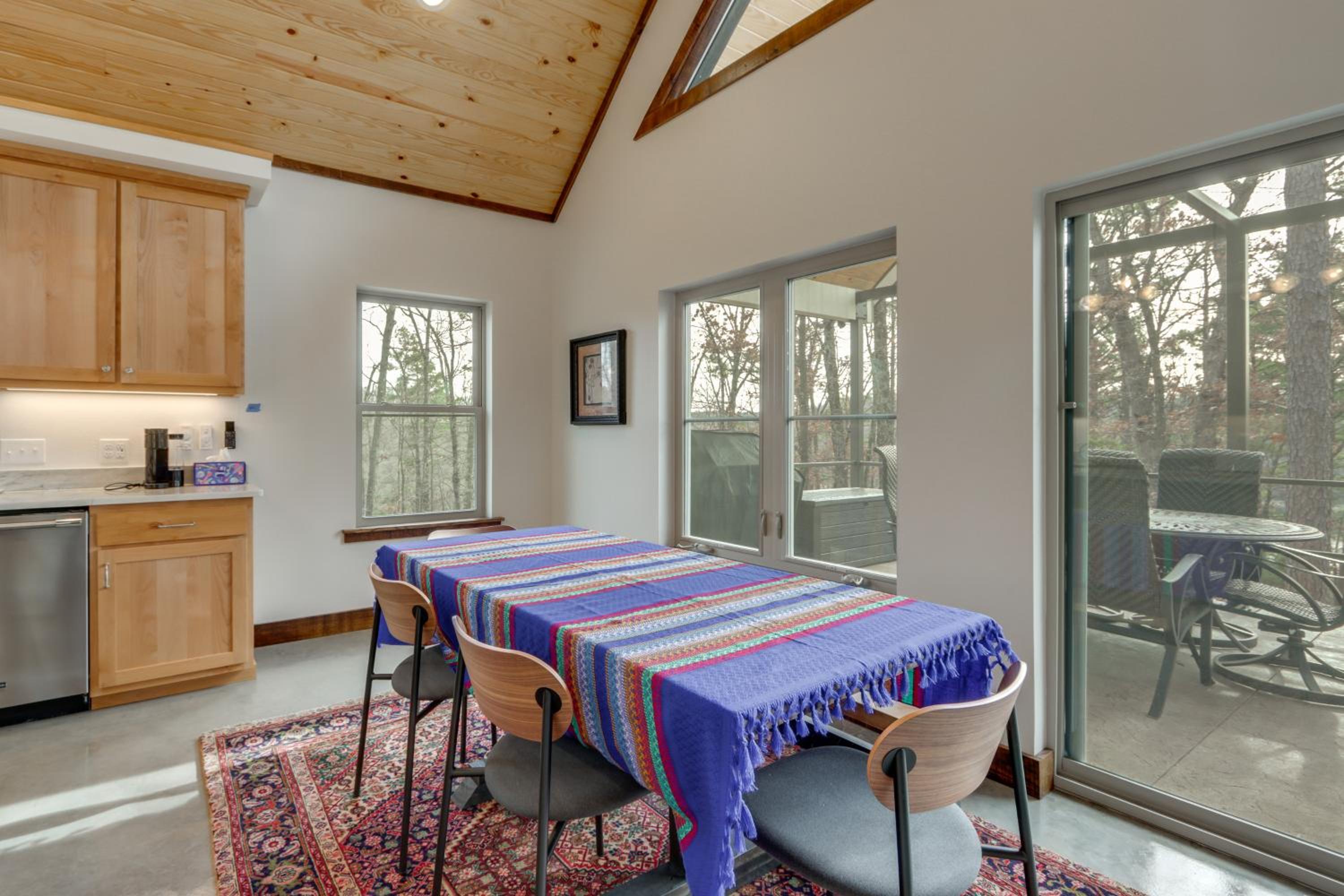 Epic Lake Views! The Ridge Eureka Springs Home