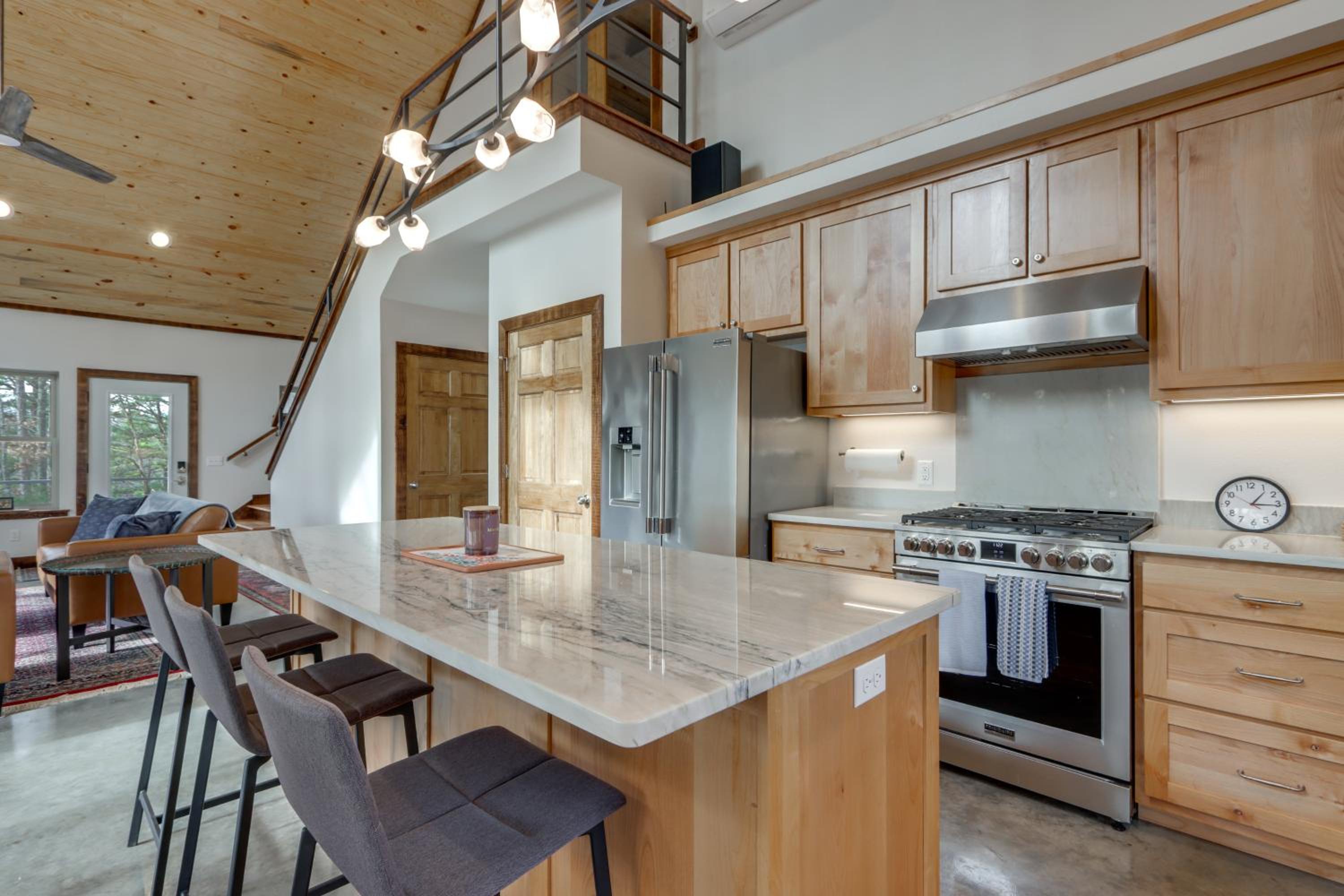 Epic Lake Views! The Ridge Eureka Springs Home