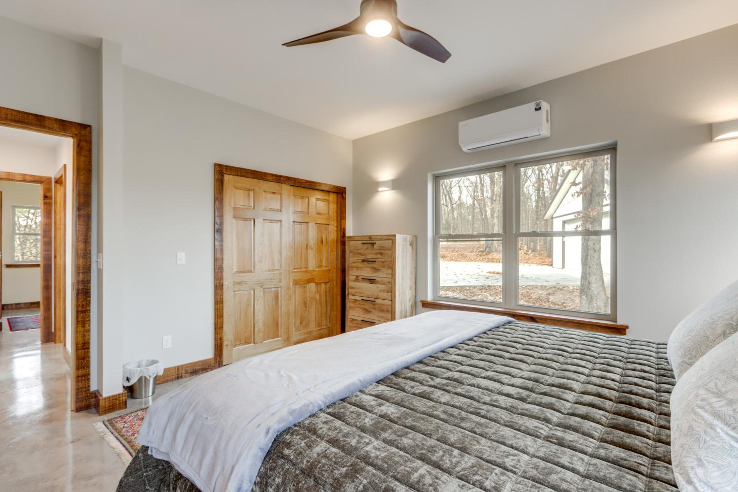 Epic Lake Views! The Ridge Eureka Springs Home