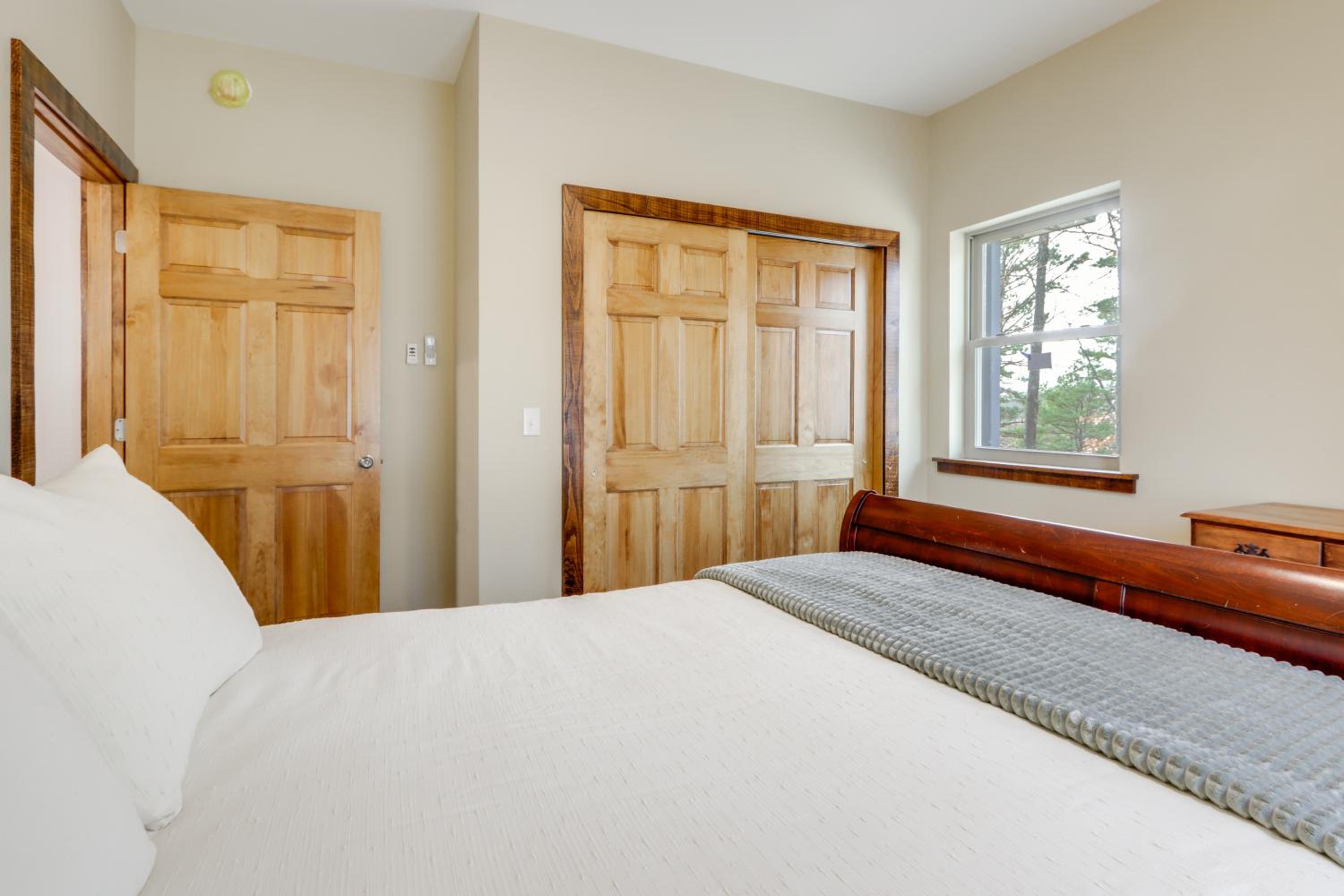 Epic Lake Views! The Ridge Eureka Springs Home