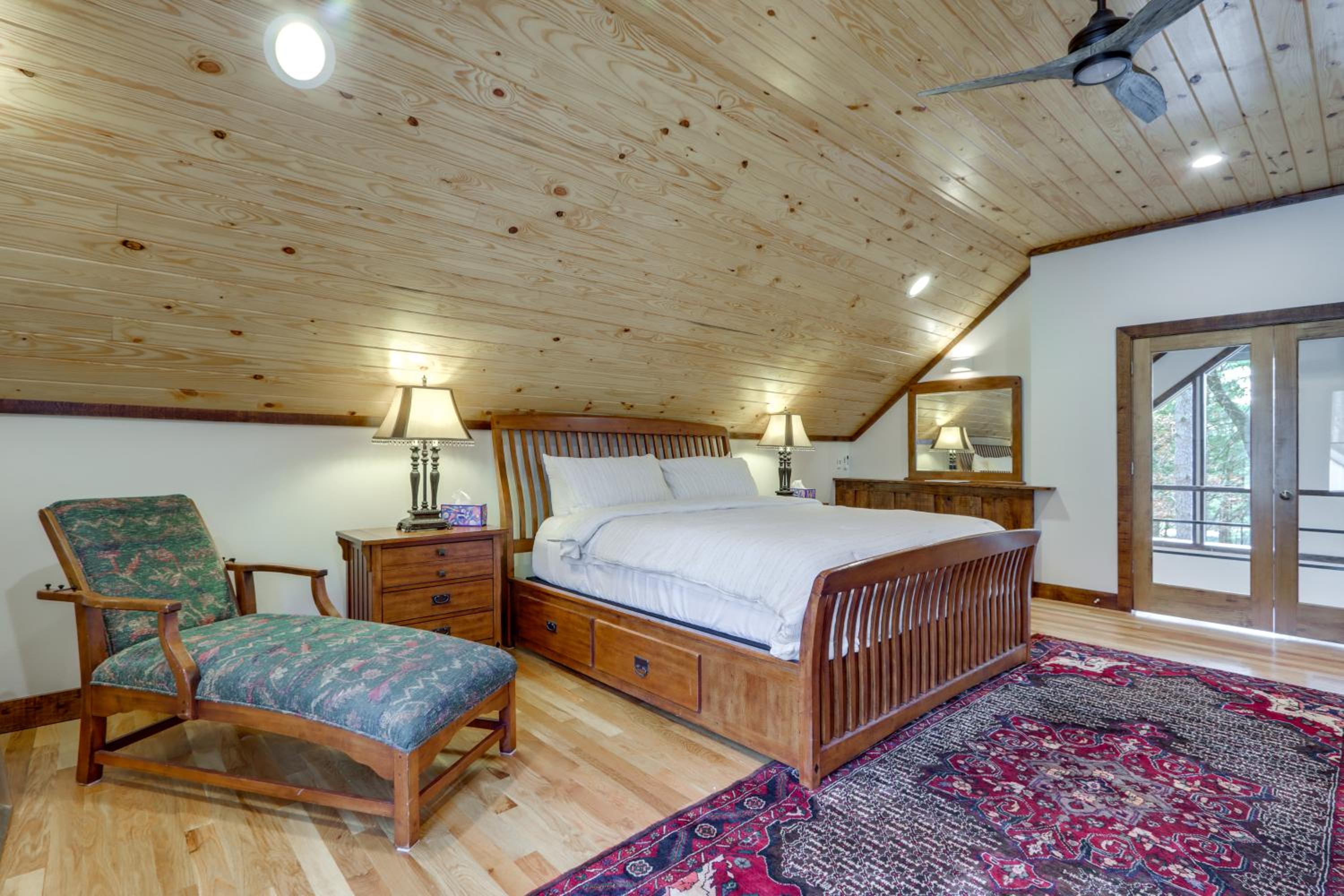 Epic Lake Views! The Ridge Eureka Springs Home