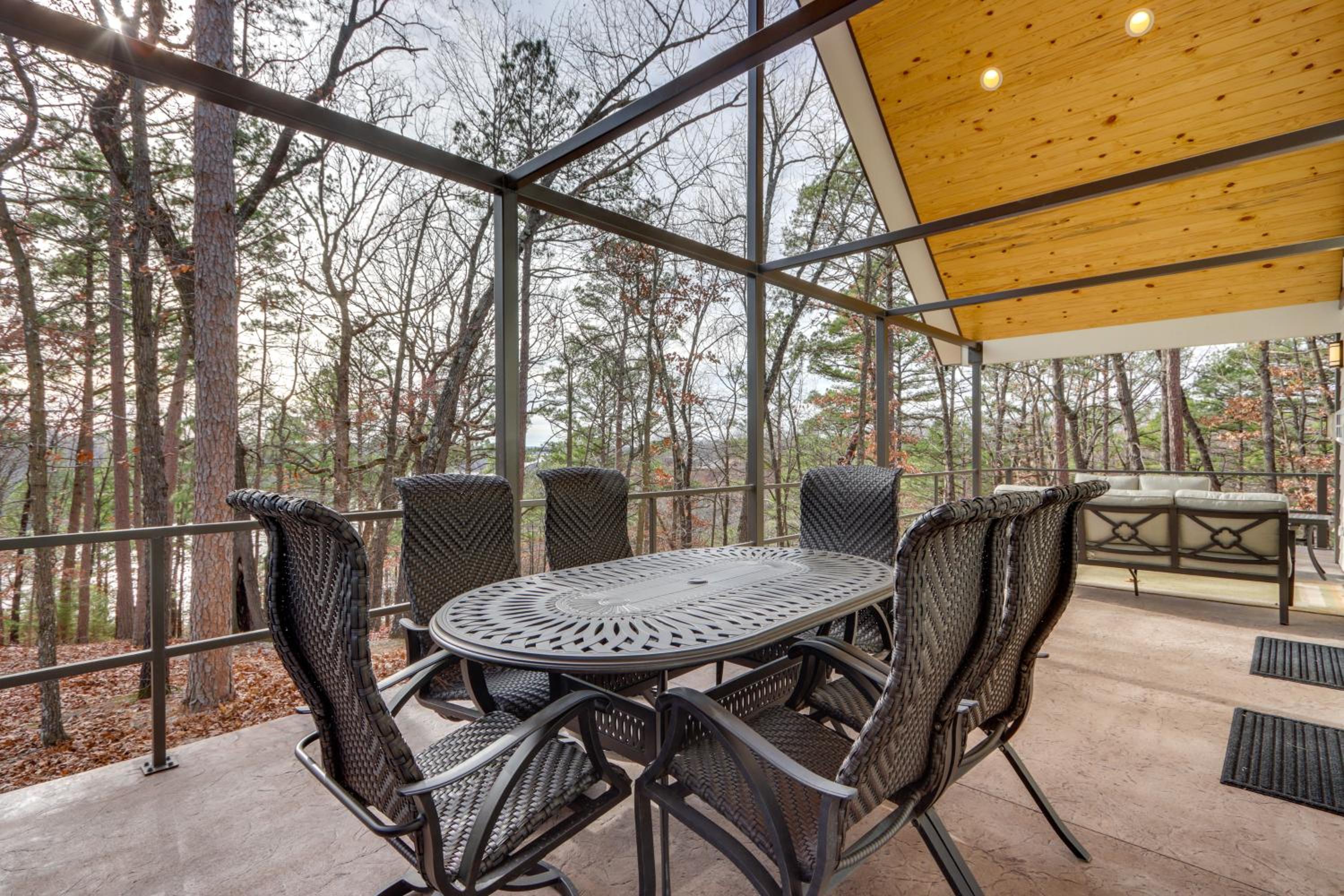 Epic Lake Views! The Ridge Eureka Springs Home