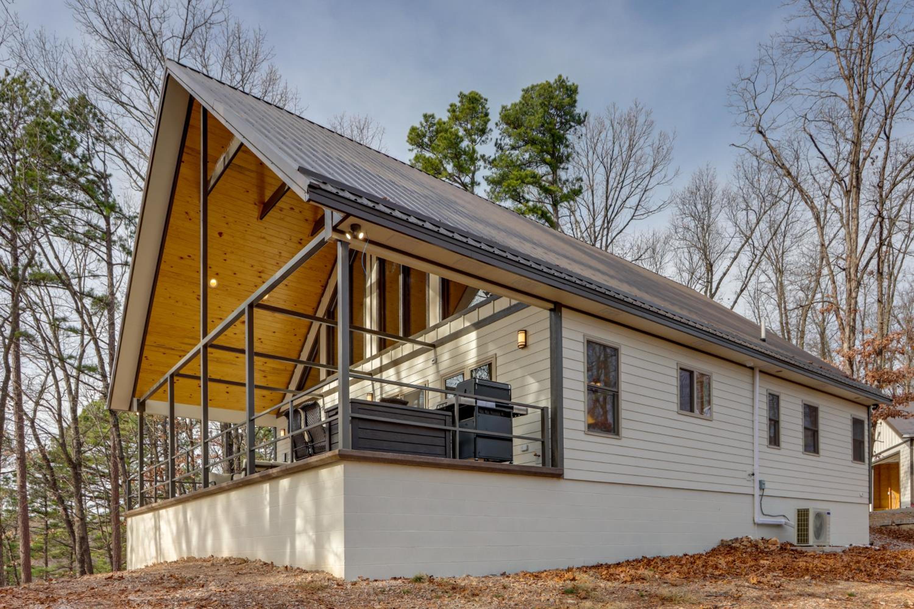 Epic Lake Views! The Ridge Eureka Springs Home