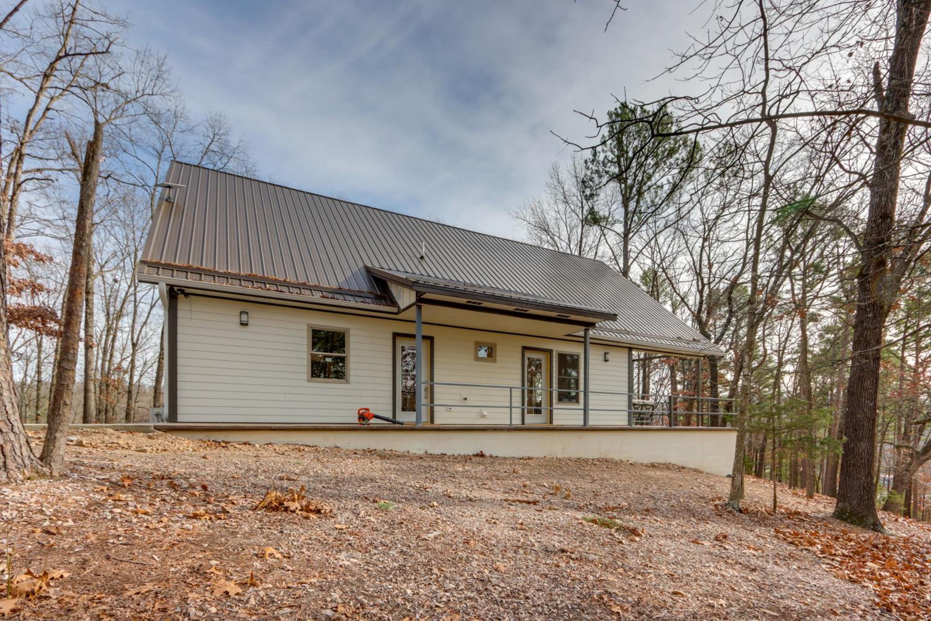 Epic Lake Views! The Ridge Eureka Springs Home