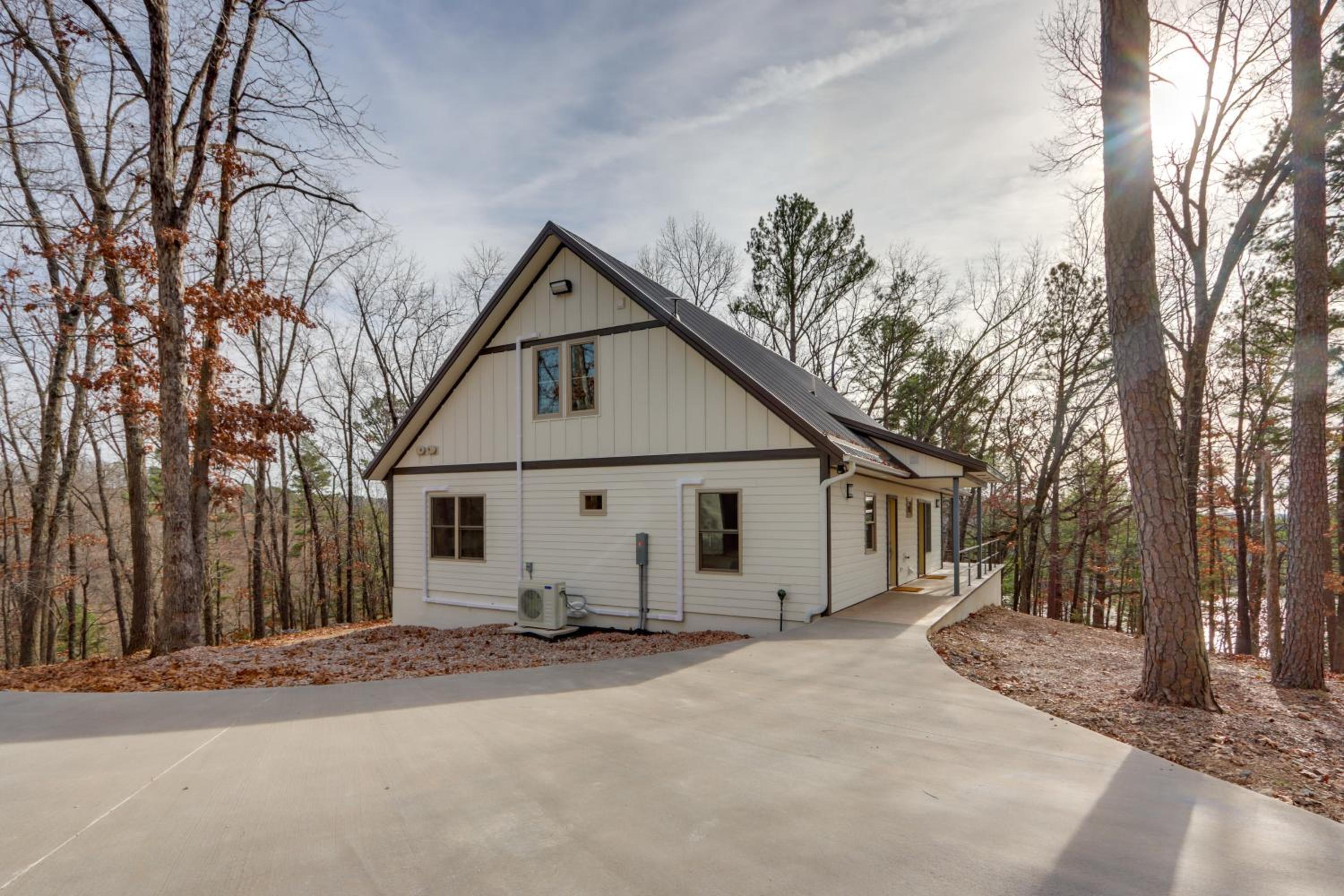 Epic Lake Views! The Ridge Eureka Springs Home
