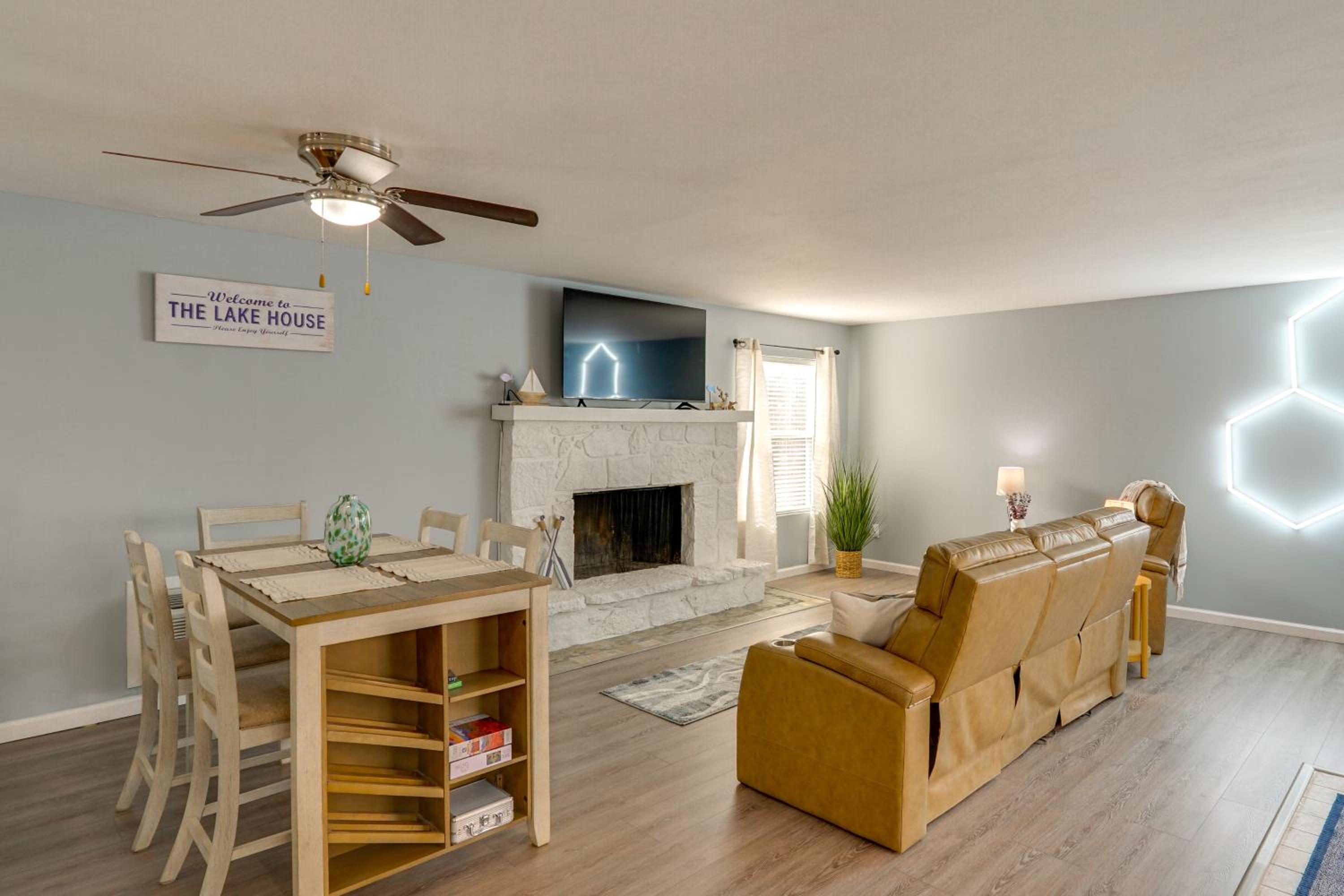 Lake Resort Access and On-Site Pool at Ozarks Home!