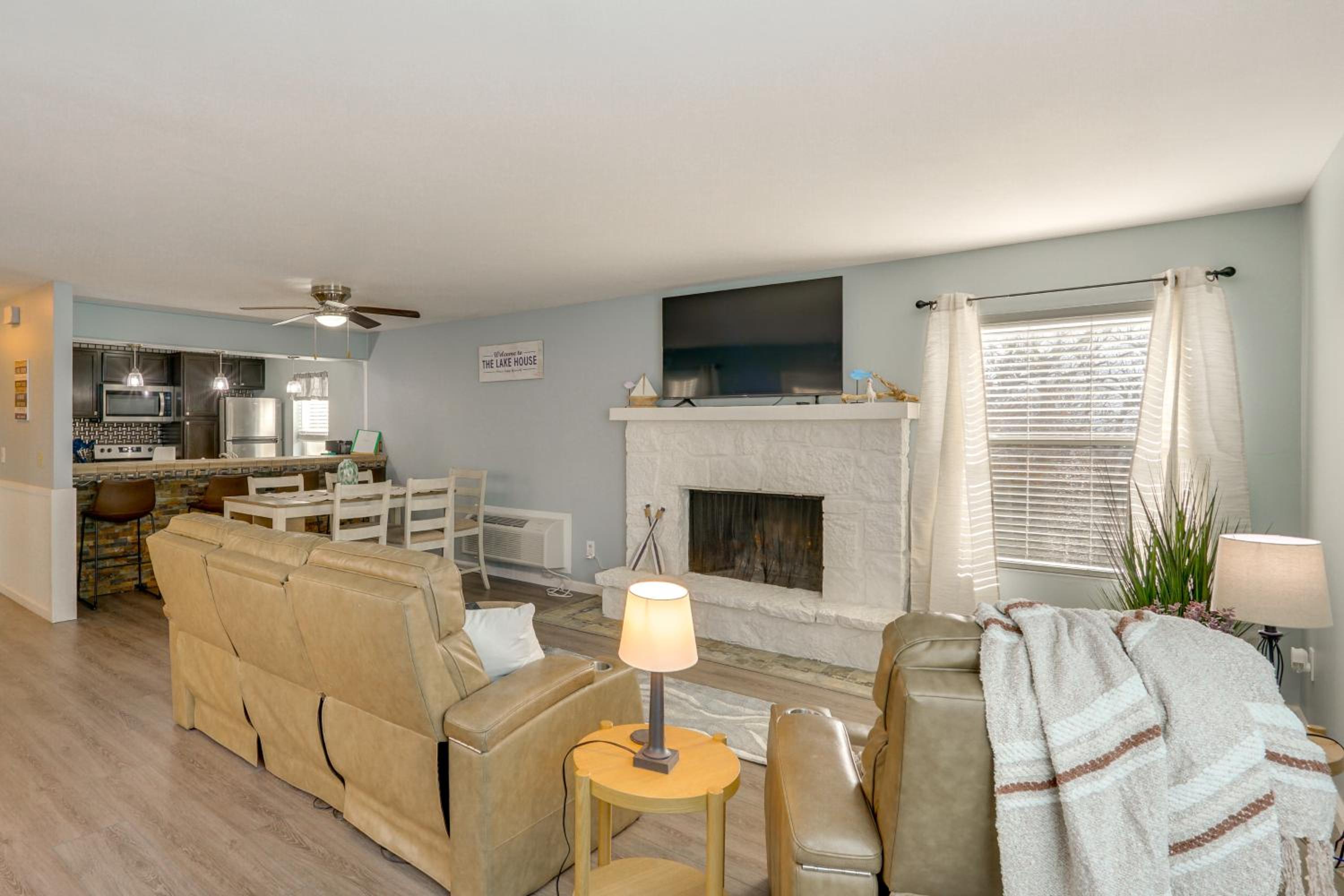 Lake Resort Access and On-Site Pool at Ozarks Home!