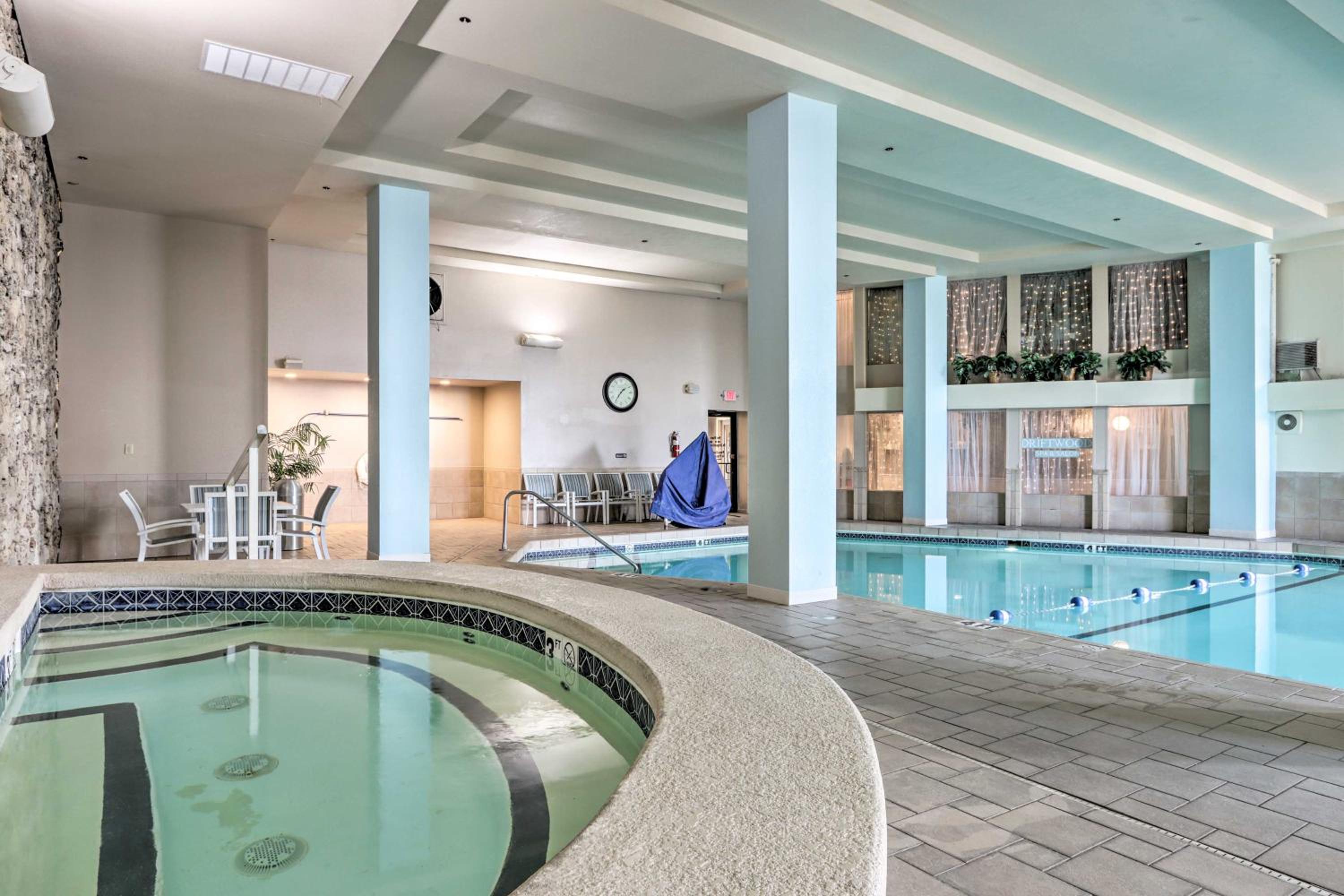 Lake Resort Access and On-Site Pool at Ozarks Home!