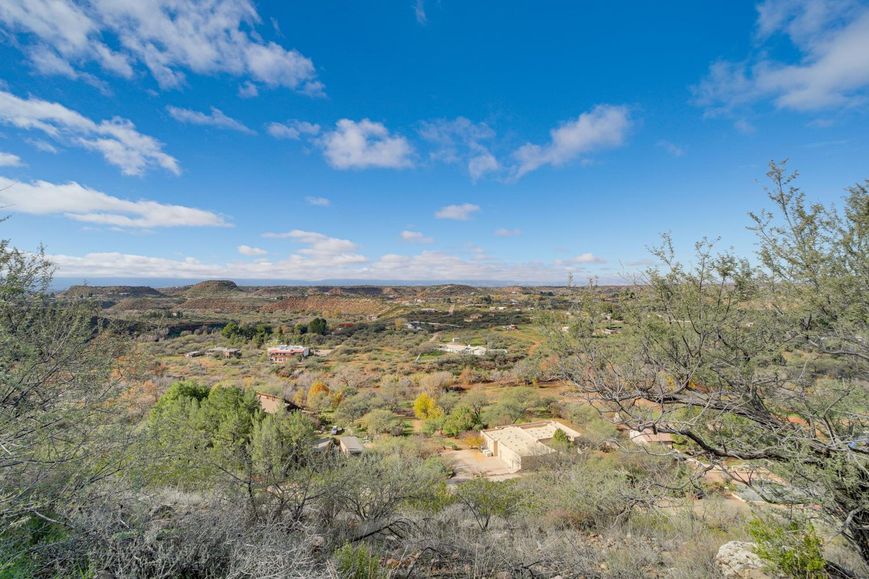 Surrounding Mtn and Valley Views! Cornville Getaway