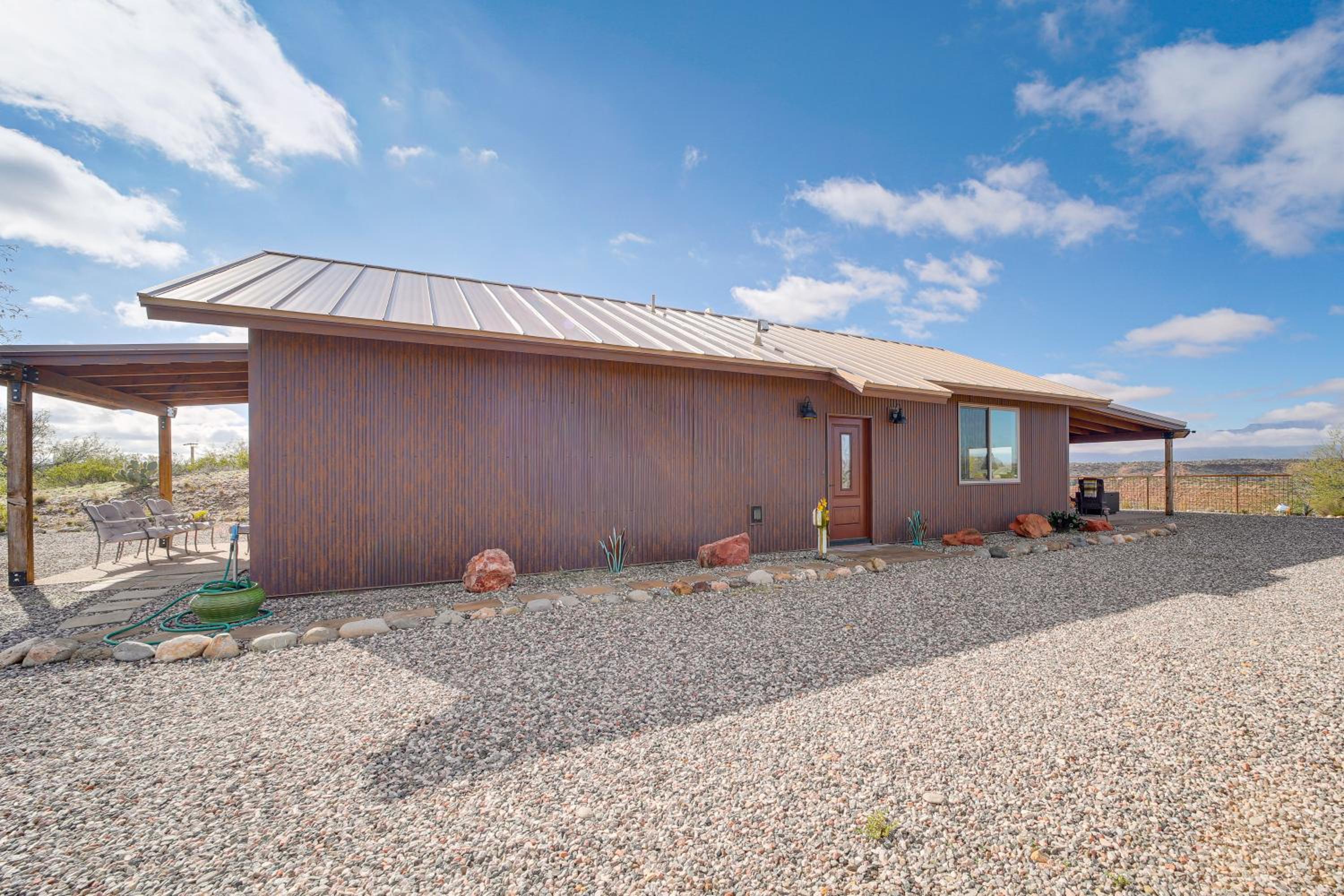 Surrounding Mtn and Valley Views! Cornville Getaway