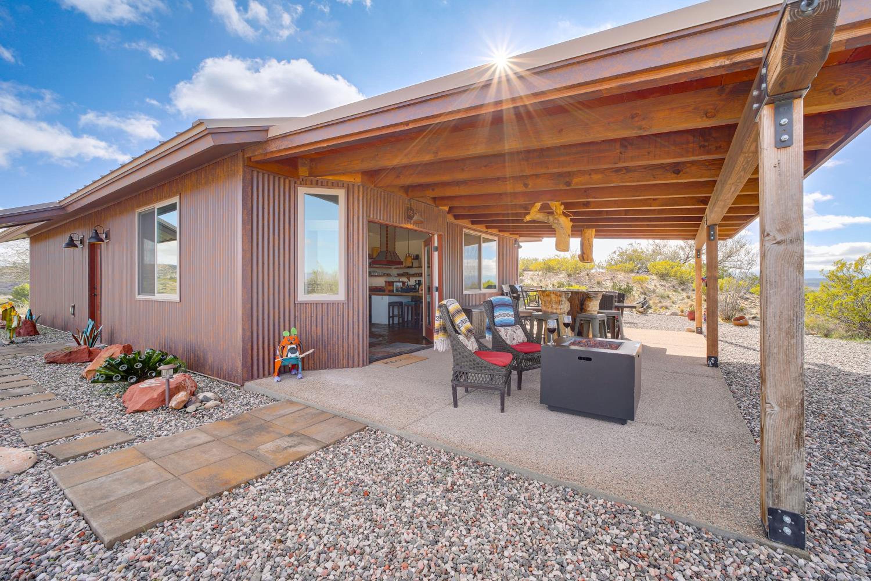 Surrounding Mtn and Valley Views! Cornville Getaway