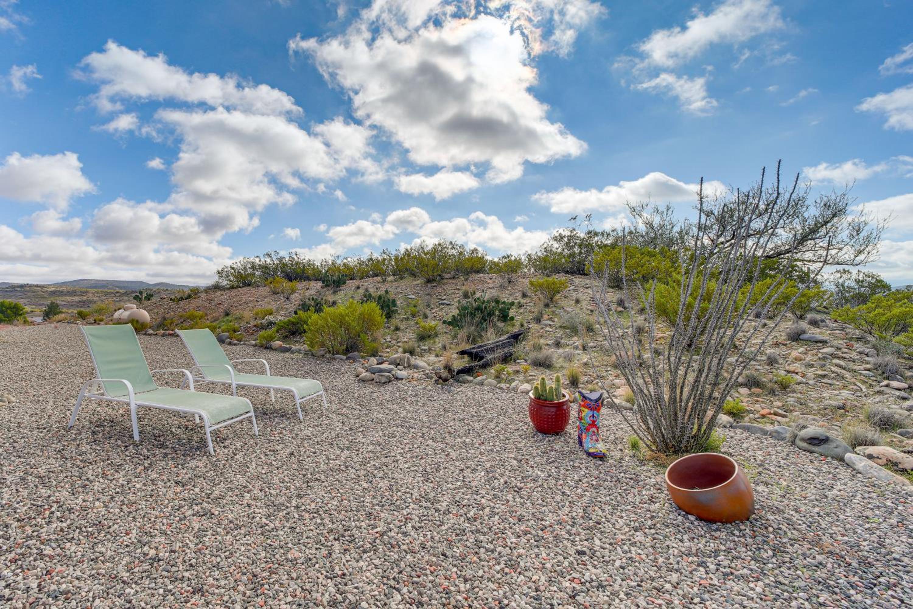 Surrounding Mtn and Valley Views! Cornville Getaway