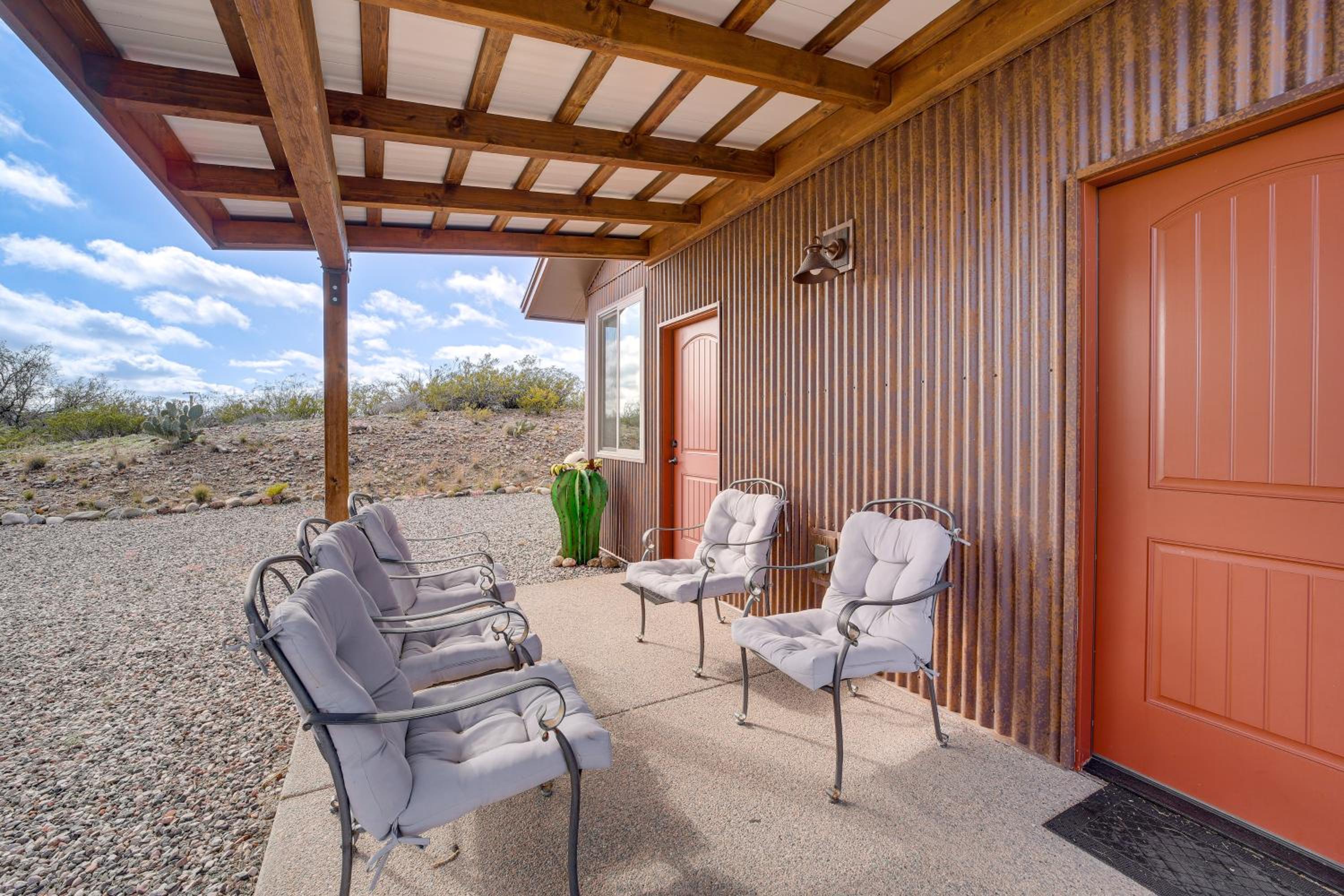 Surrounding Mtn and Valley Views! Cornville Getaway