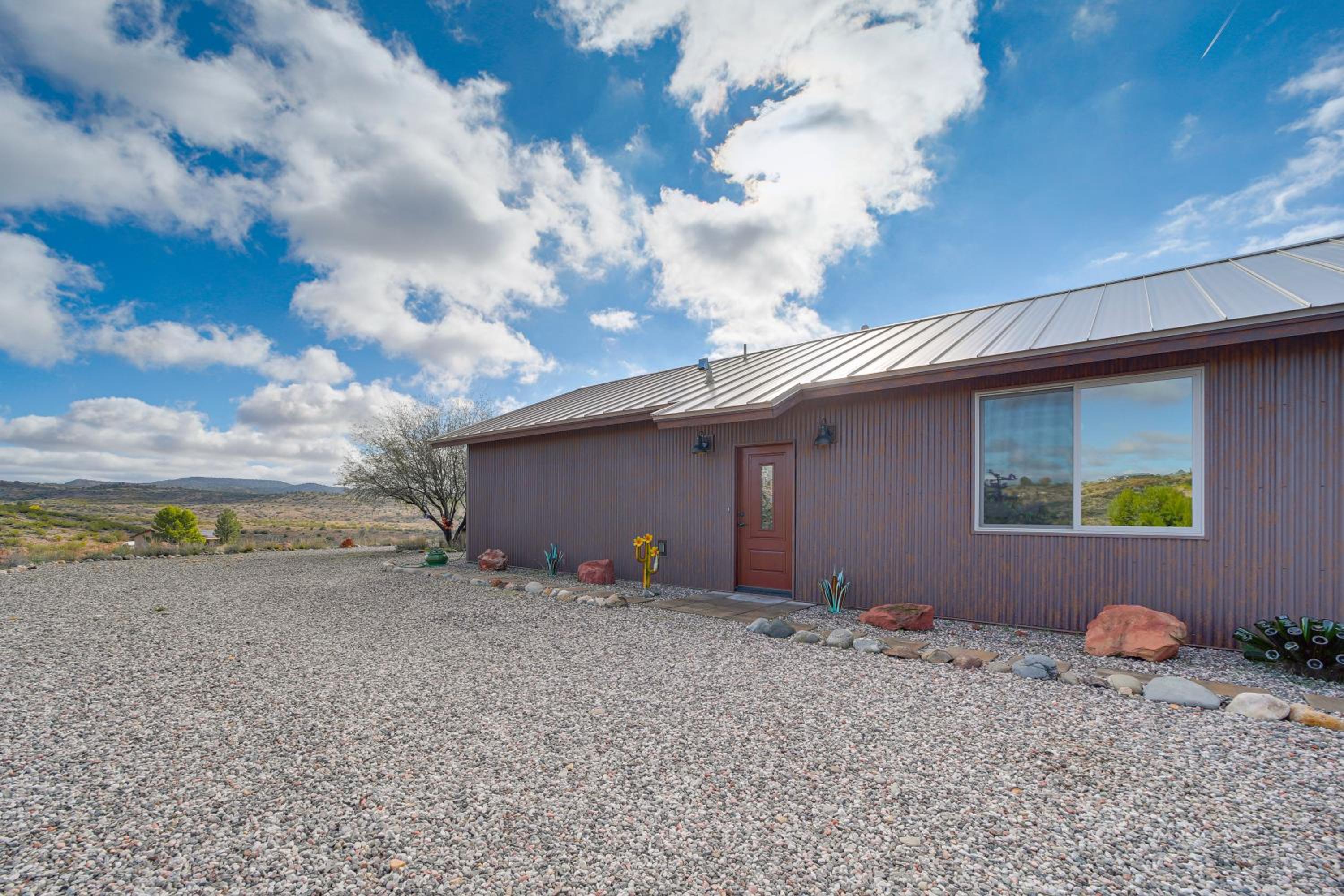 Surrounding Mtn and Valley Views! Cornville Getaway