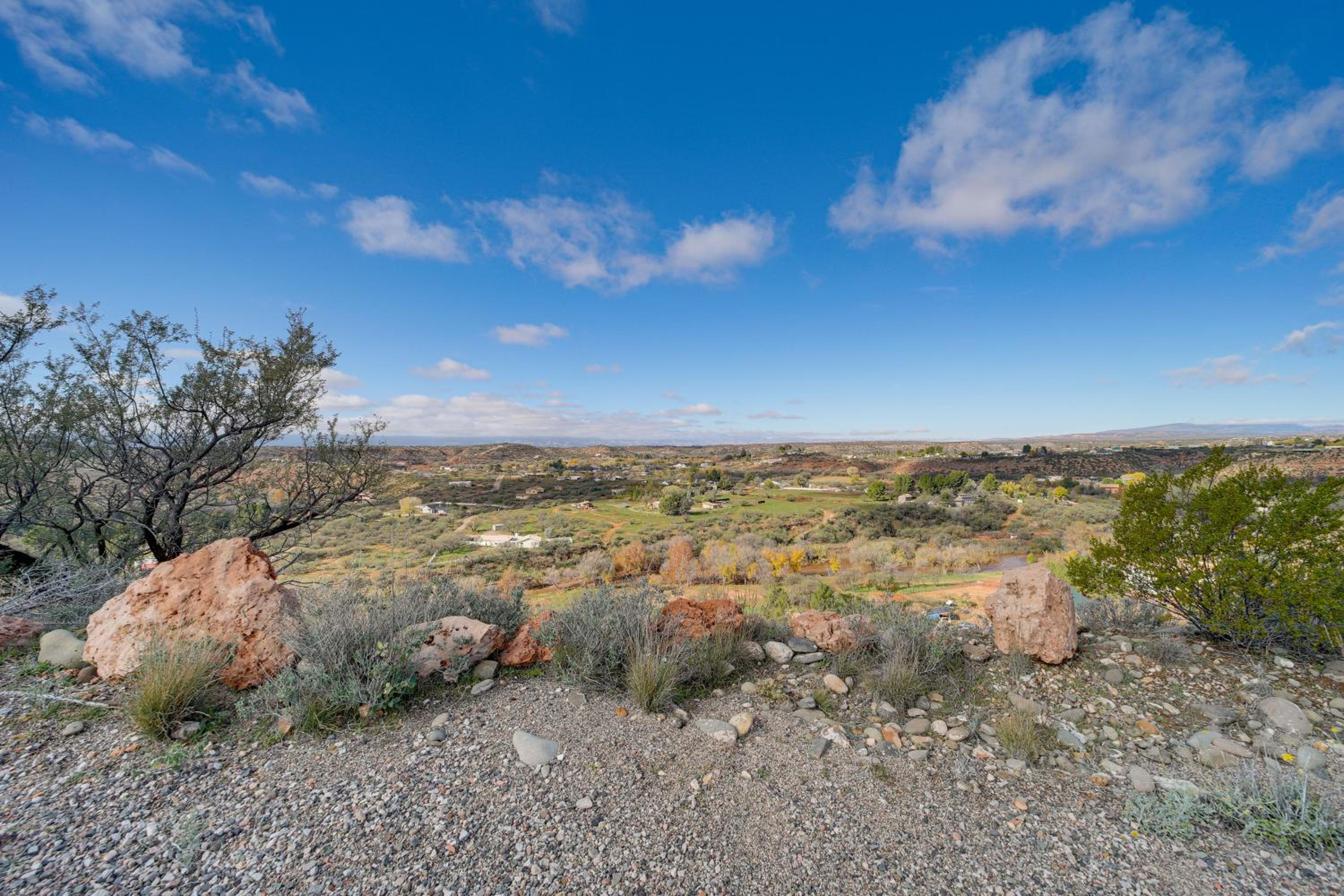 Surrounding Mtn and Valley Views! Cornville Getaway