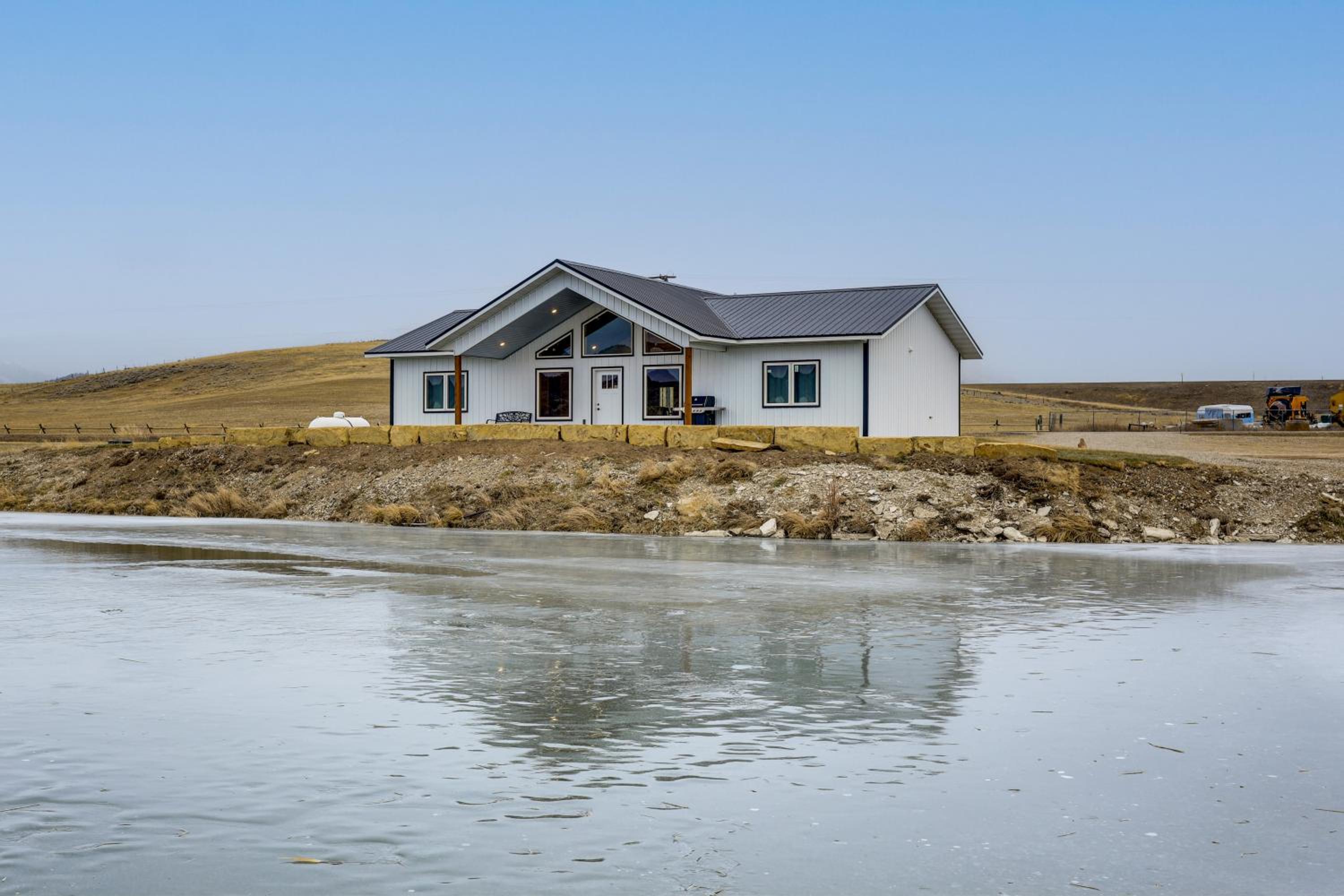 New-Build, Mtn-View White Sulphur Springs Home!