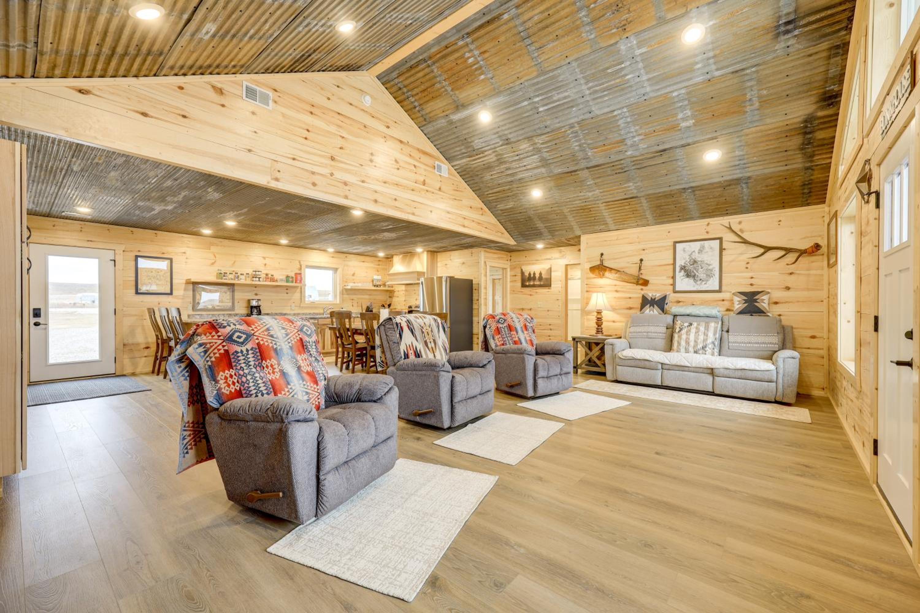 New-Build, Mtn-View White Sulphur Springs Home!