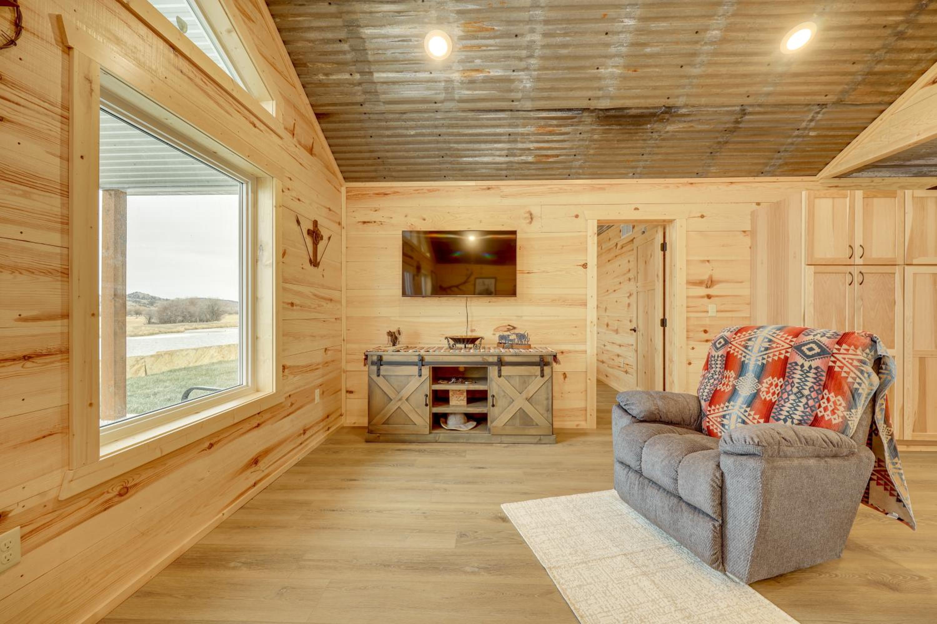New-Build, Mtn-View White Sulphur Springs Home!