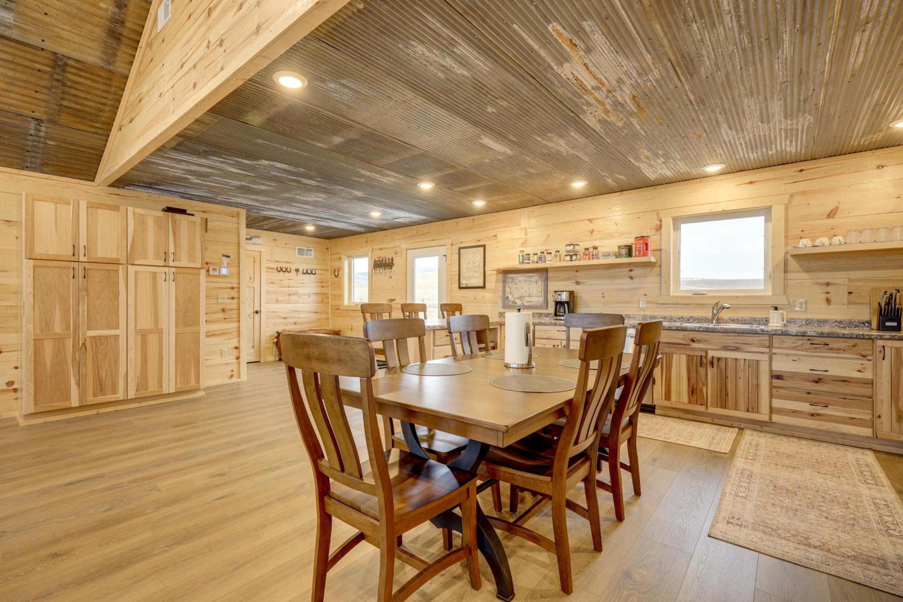 New-Build, Mtn-View White Sulphur Springs Home!