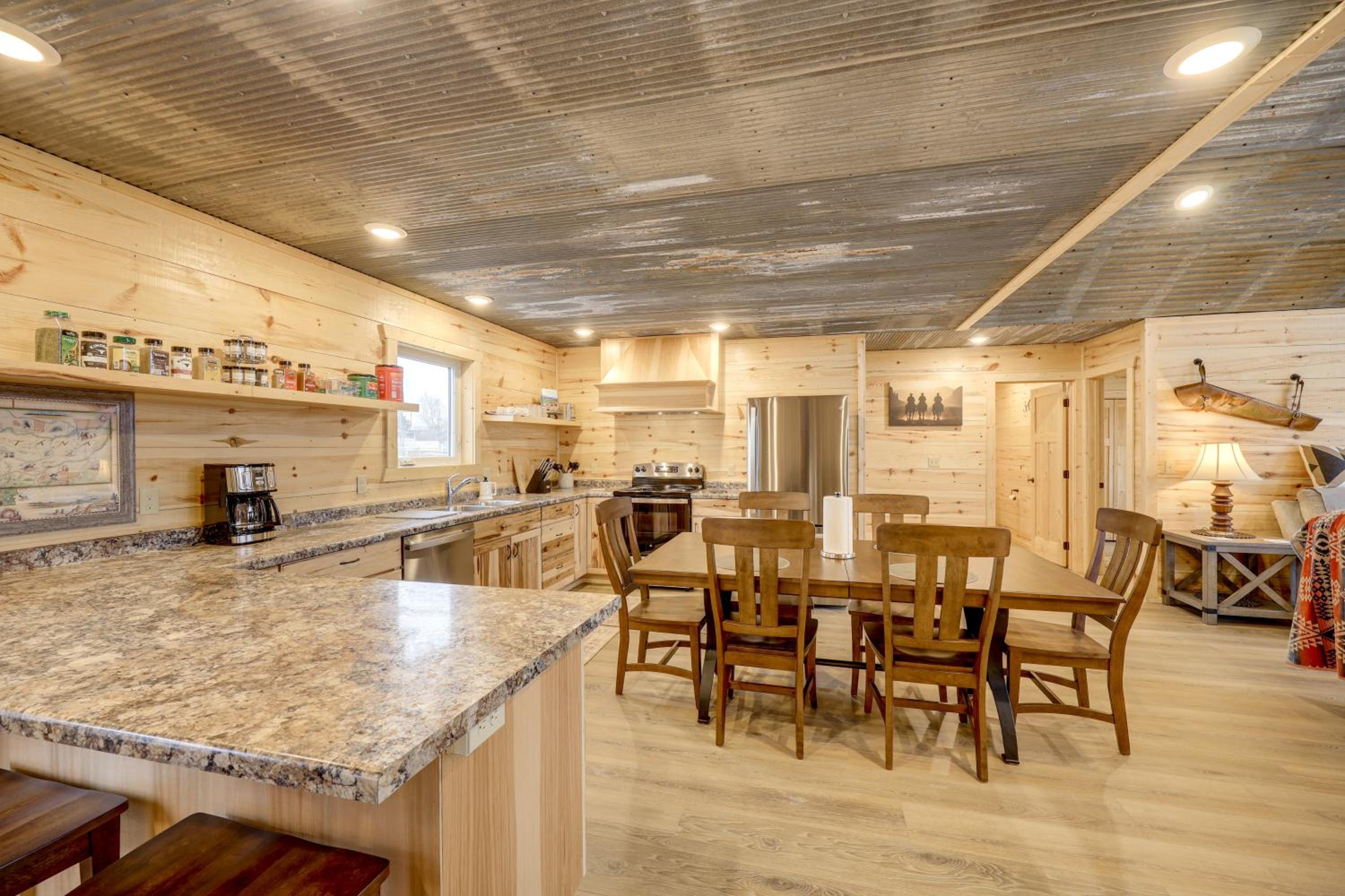 New-Build, Mtn-View White Sulphur Springs Home!