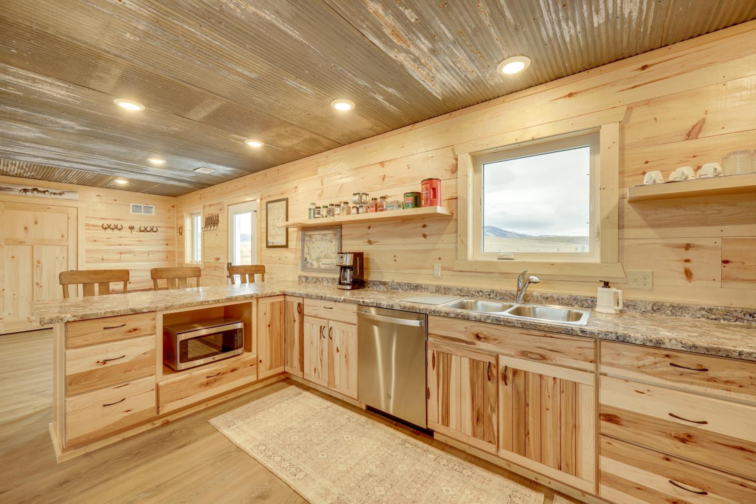 New-Build, Mtn-View White Sulphur Springs Home!