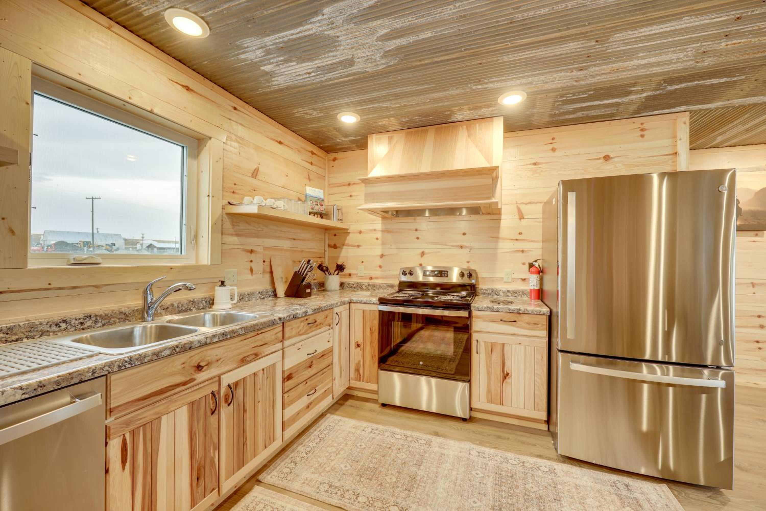 New-Build, Mtn-View White Sulphur Springs Home!