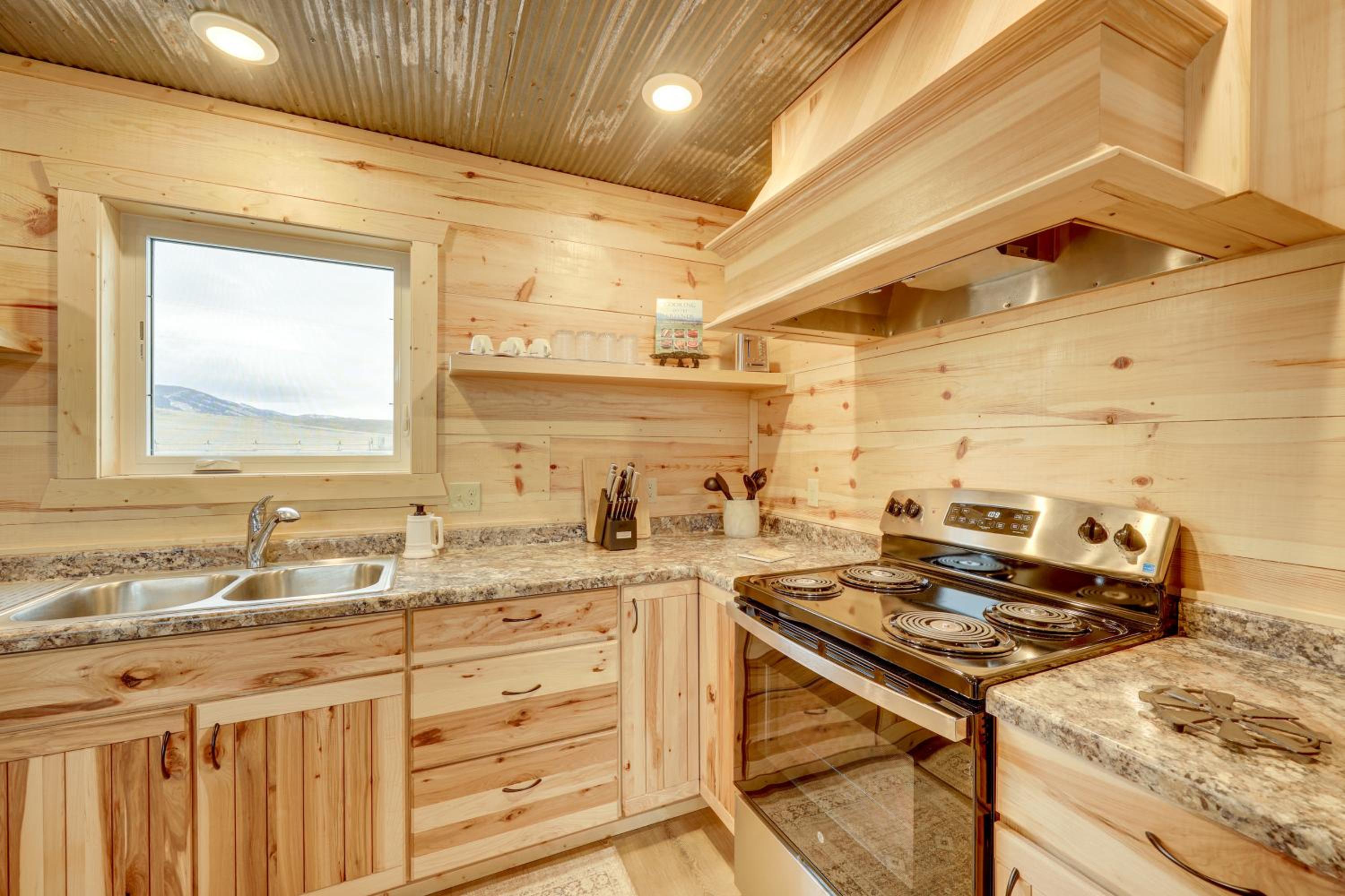 New-Build, Mtn-View White Sulphur Springs Home!