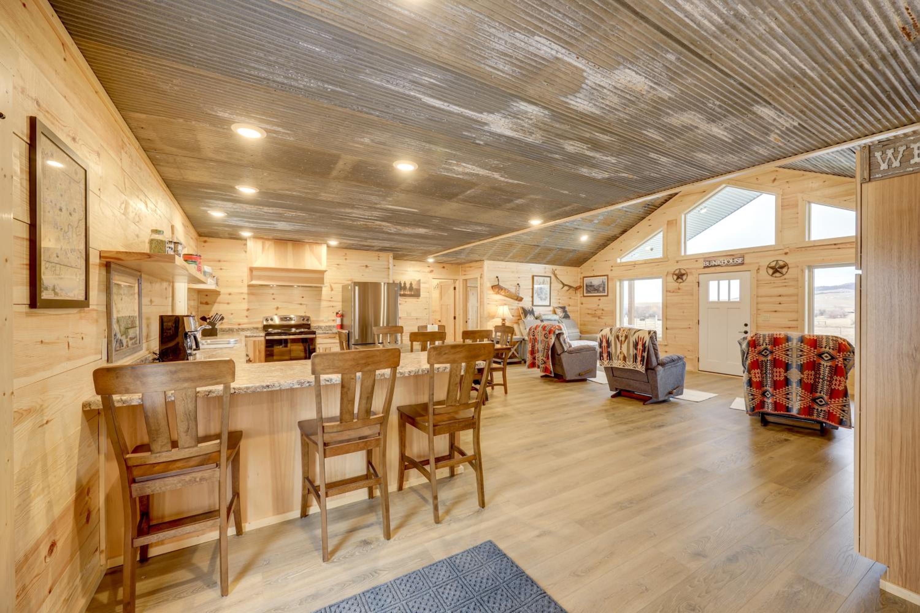 New-Build, Mtn-View White Sulphur Springs Home!