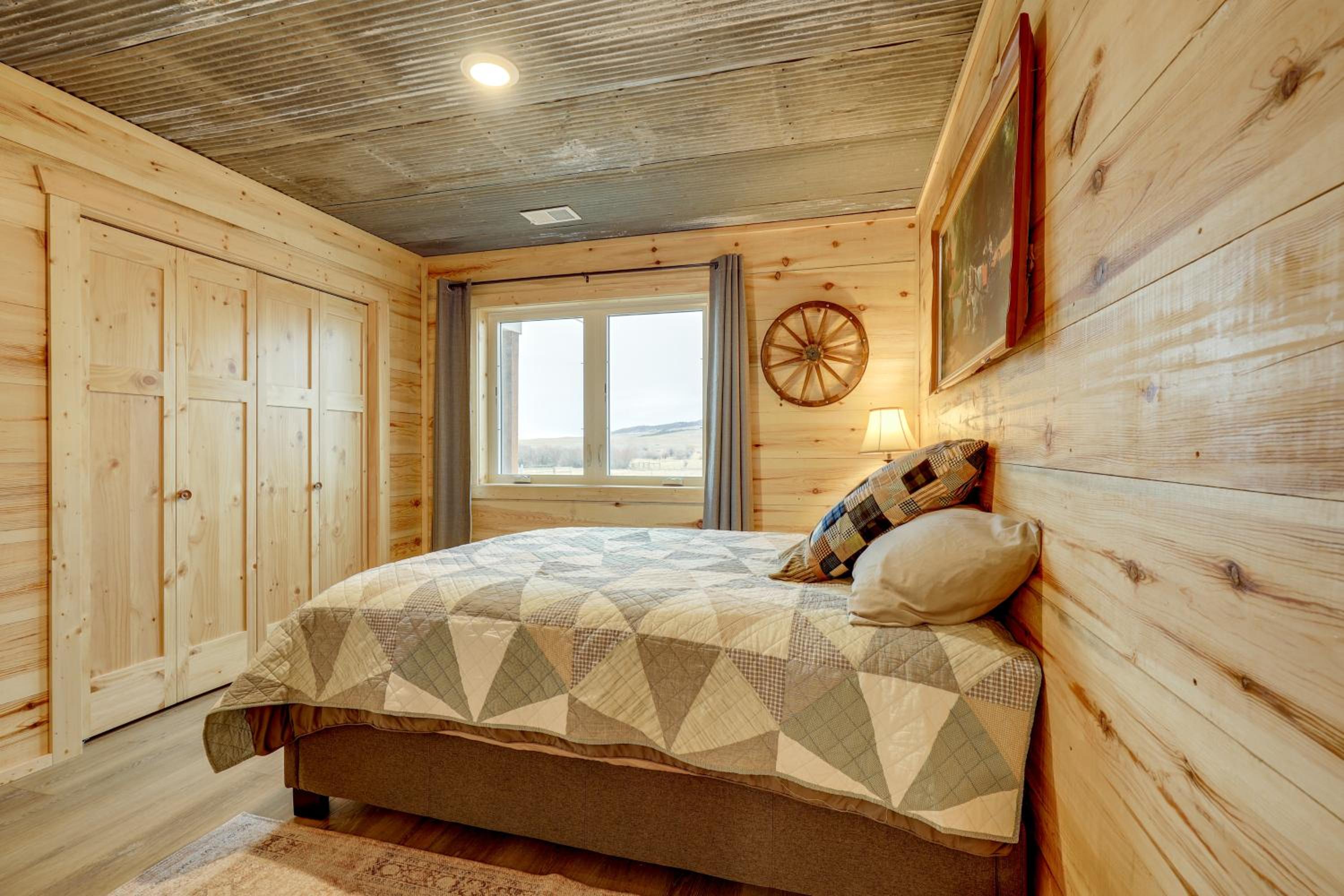 New-Build, Mtn-View White Sulphur Springs Home!
