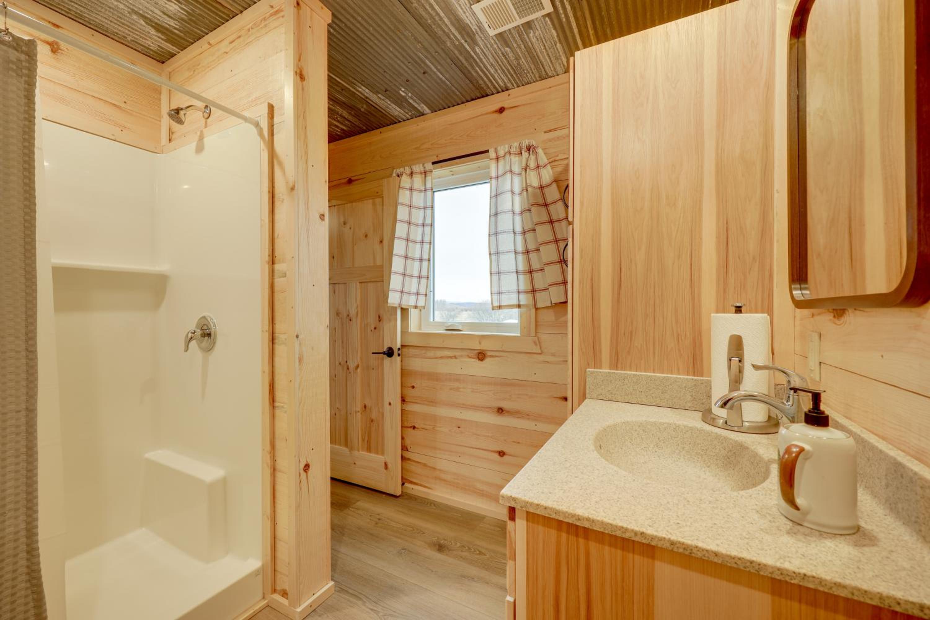 New-Build, Mtn-View White Sulphur Springs Home!