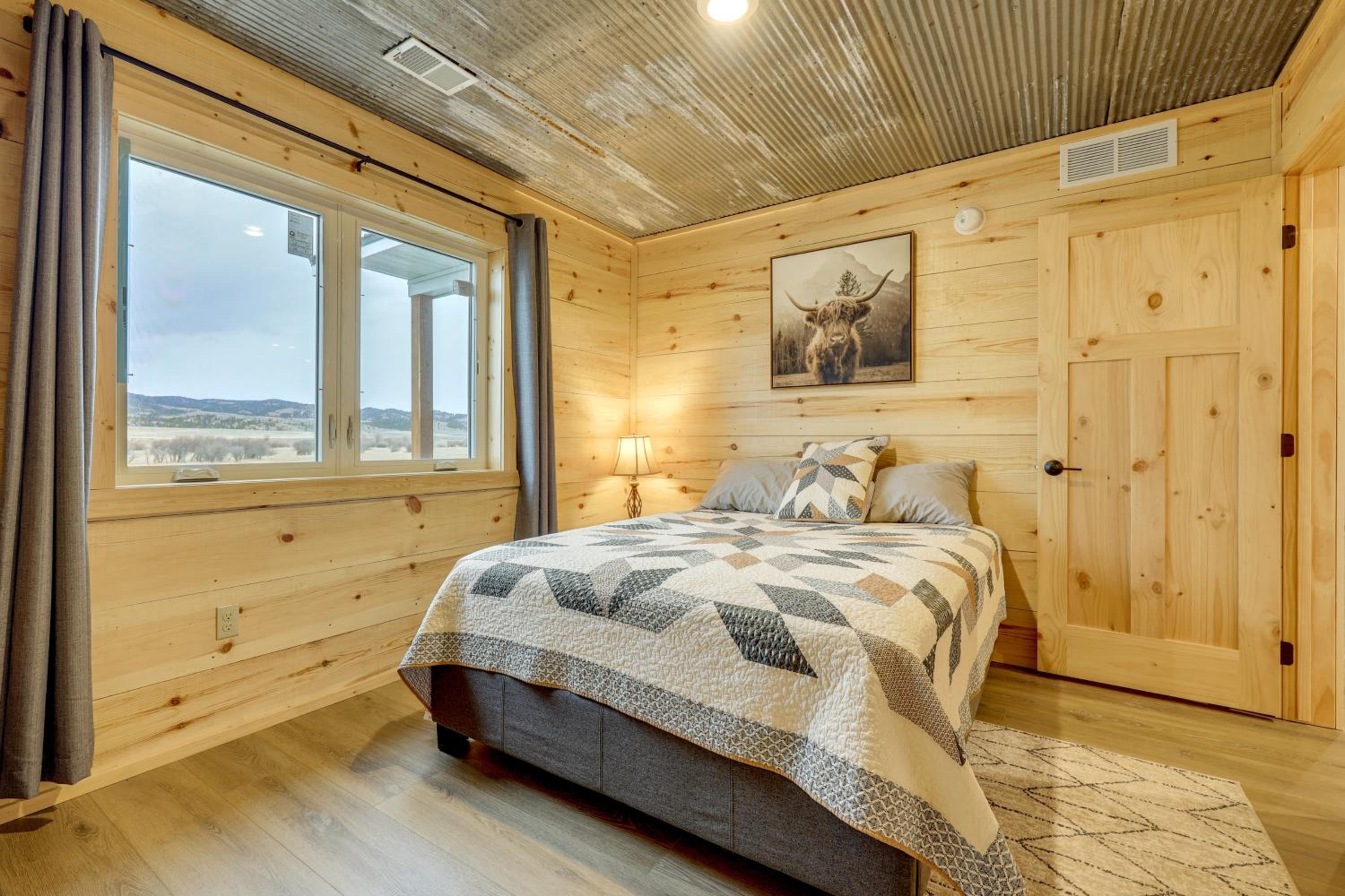 New-Build, Mtn-View White Sulphur Springs Home!