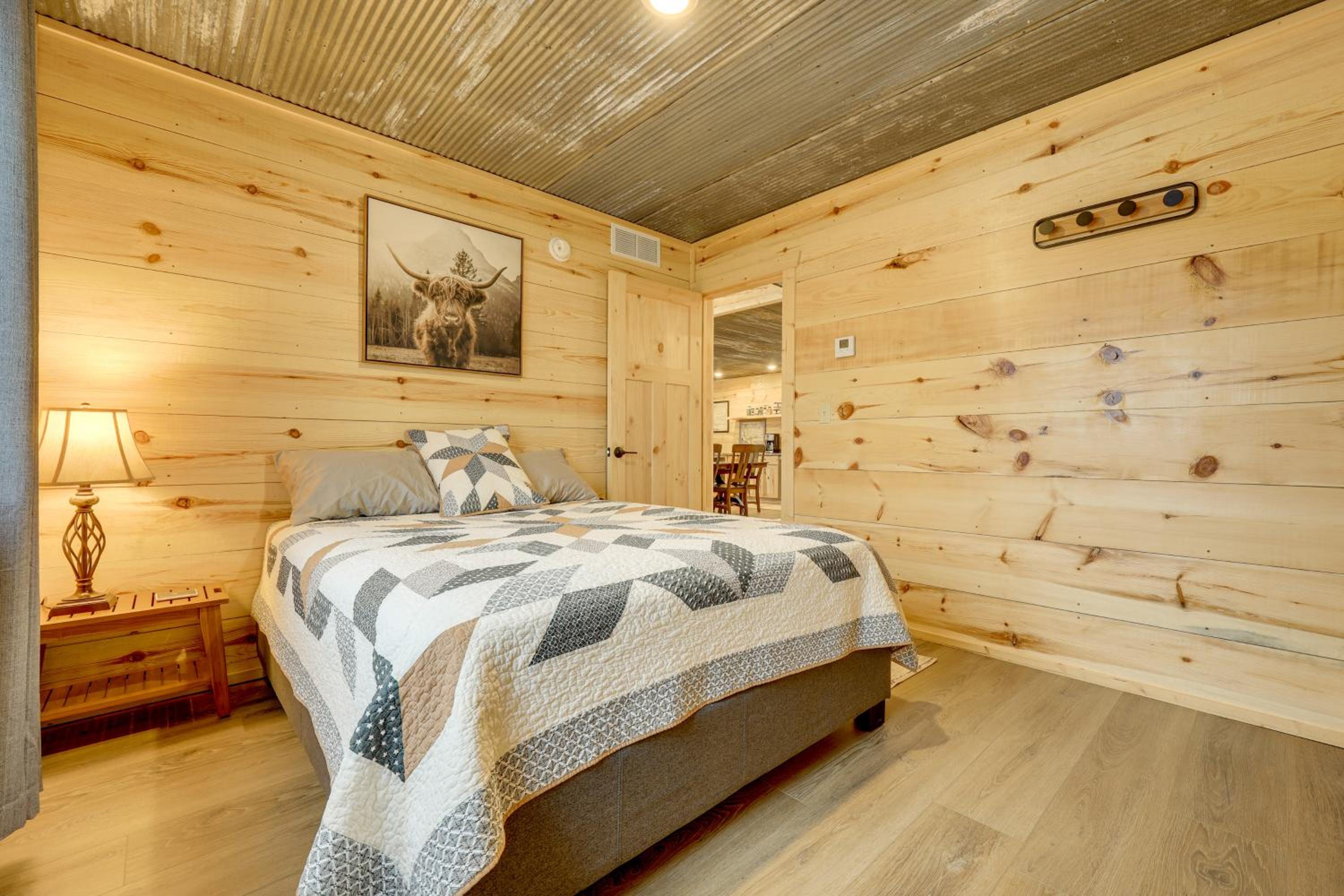 New-Build, Mtn-View White Sulphur Springs Home!