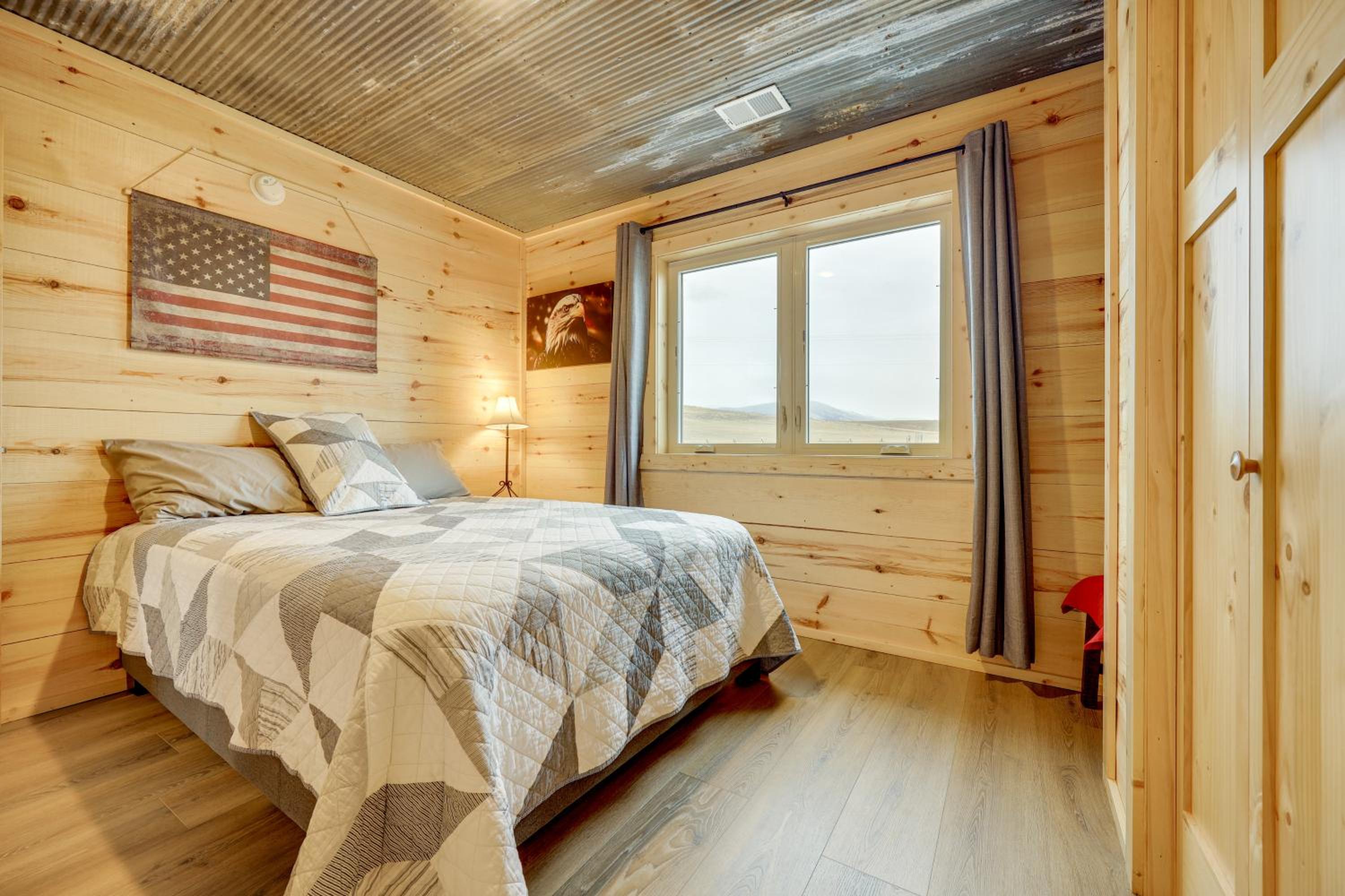 New-Build, Mtn-View White Sulphur Springs Home!